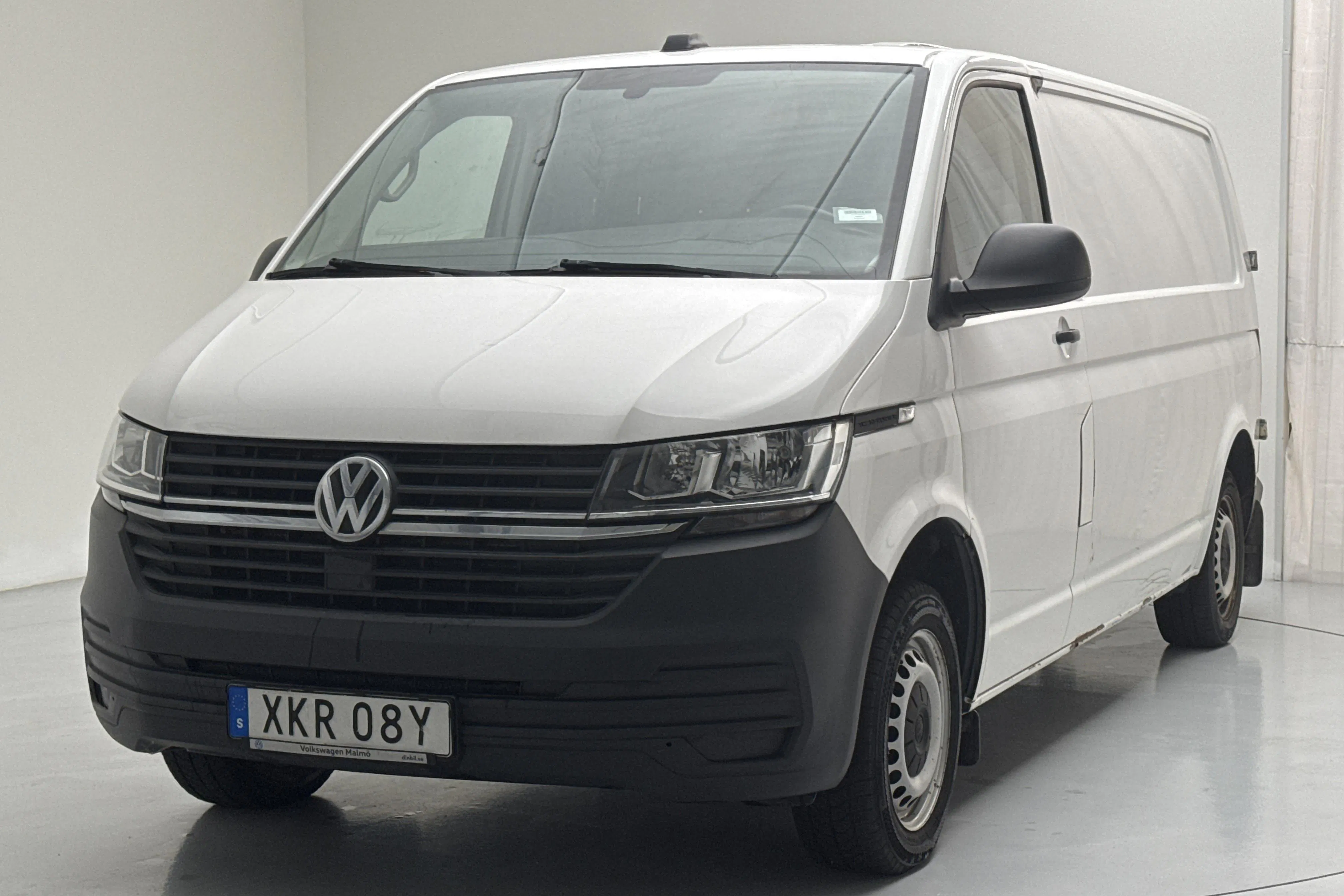 Presentationsfoto 1 av 14: VW Transporter T6 2.0 TDI BMT Skåp (150hk) - 12 351 mil - Manuell - vit - 2020