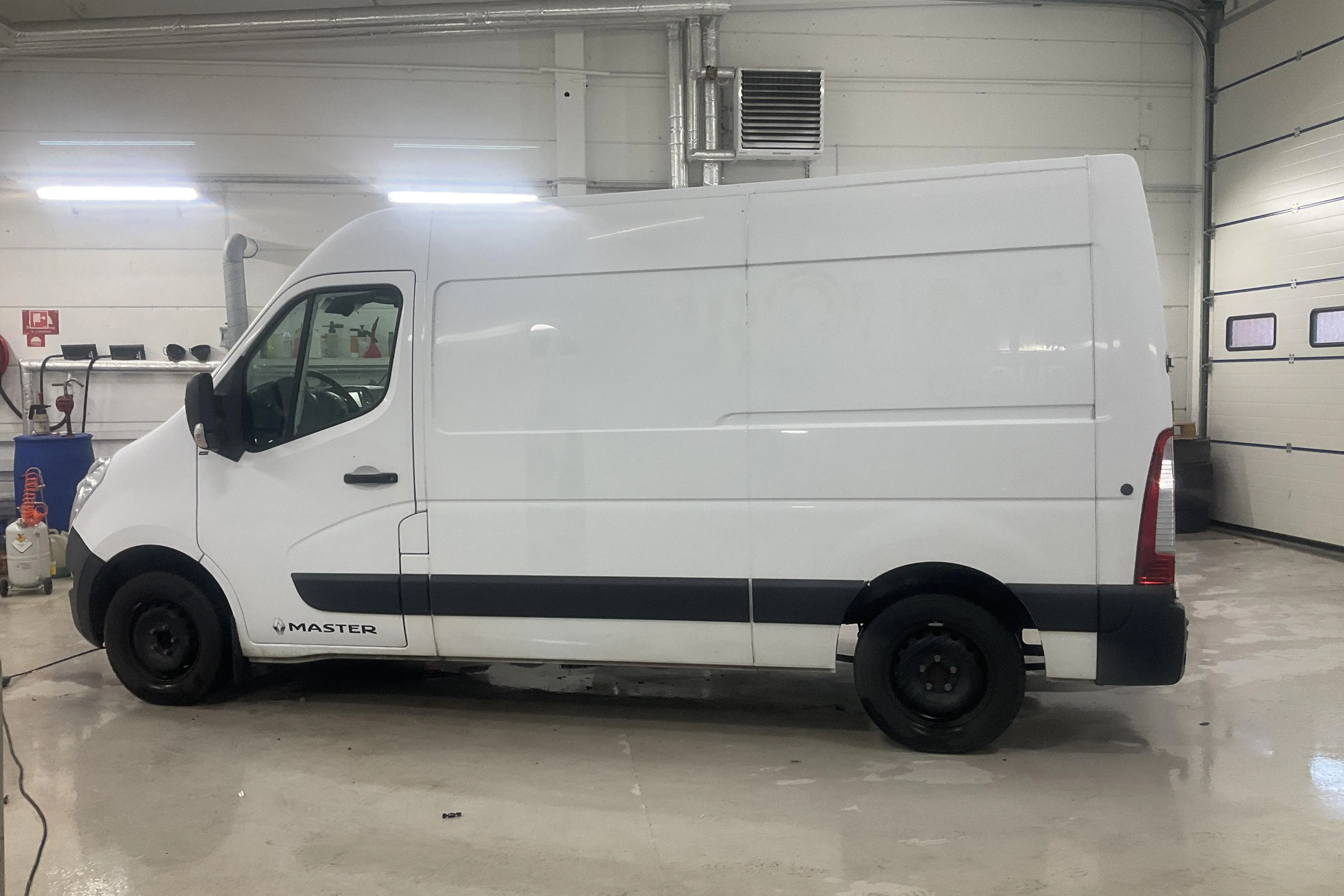 Presentation photo 2 of 20: Renault Master 2.3 dCi FAP 2WD (170hk) - 118 890 km - Manual - white - 2019