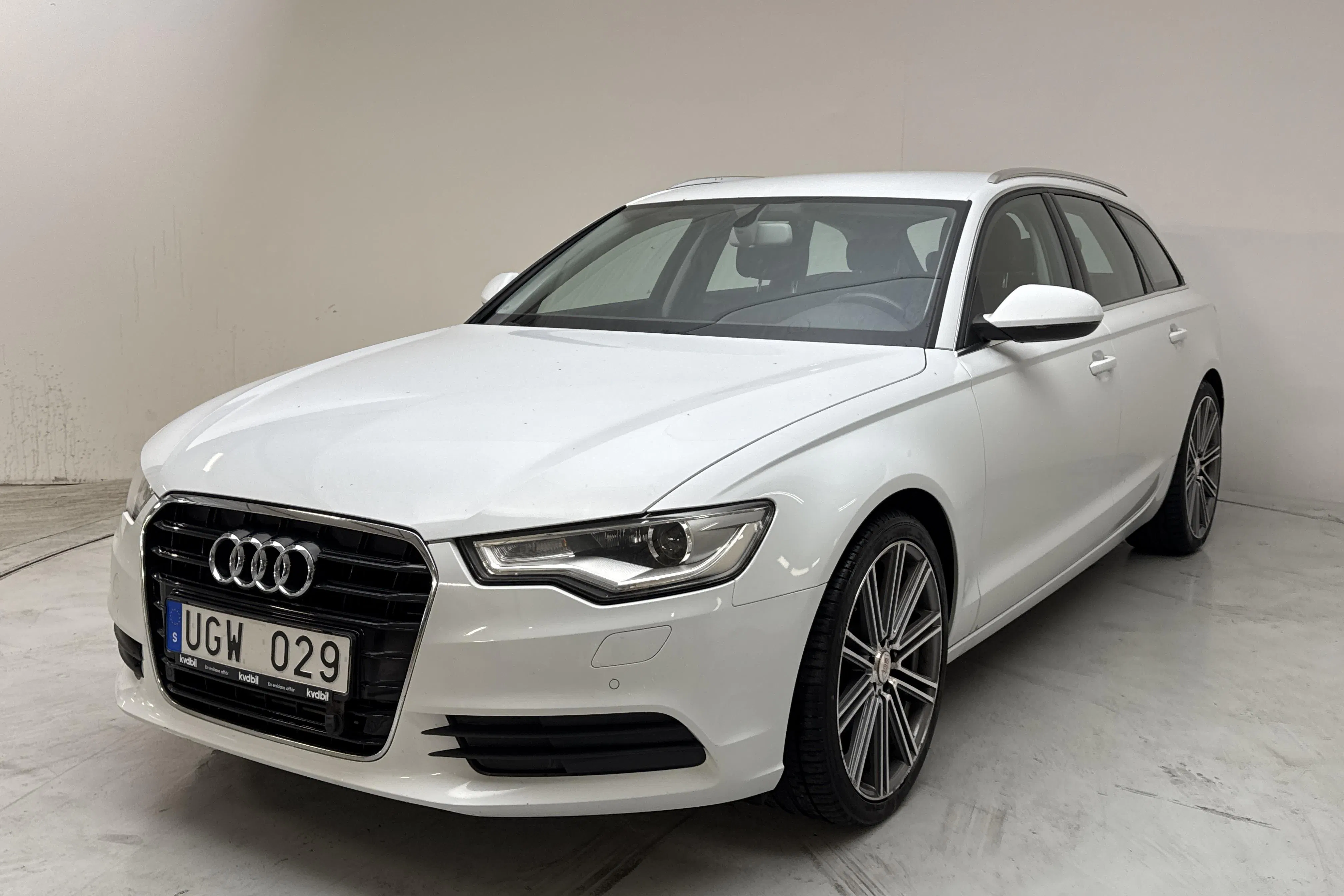 Presentationsfoto 1 av 12: Audi A6 2.0 TDI Avant (177hk) - 16 696 mil - Automat - vit - 2014