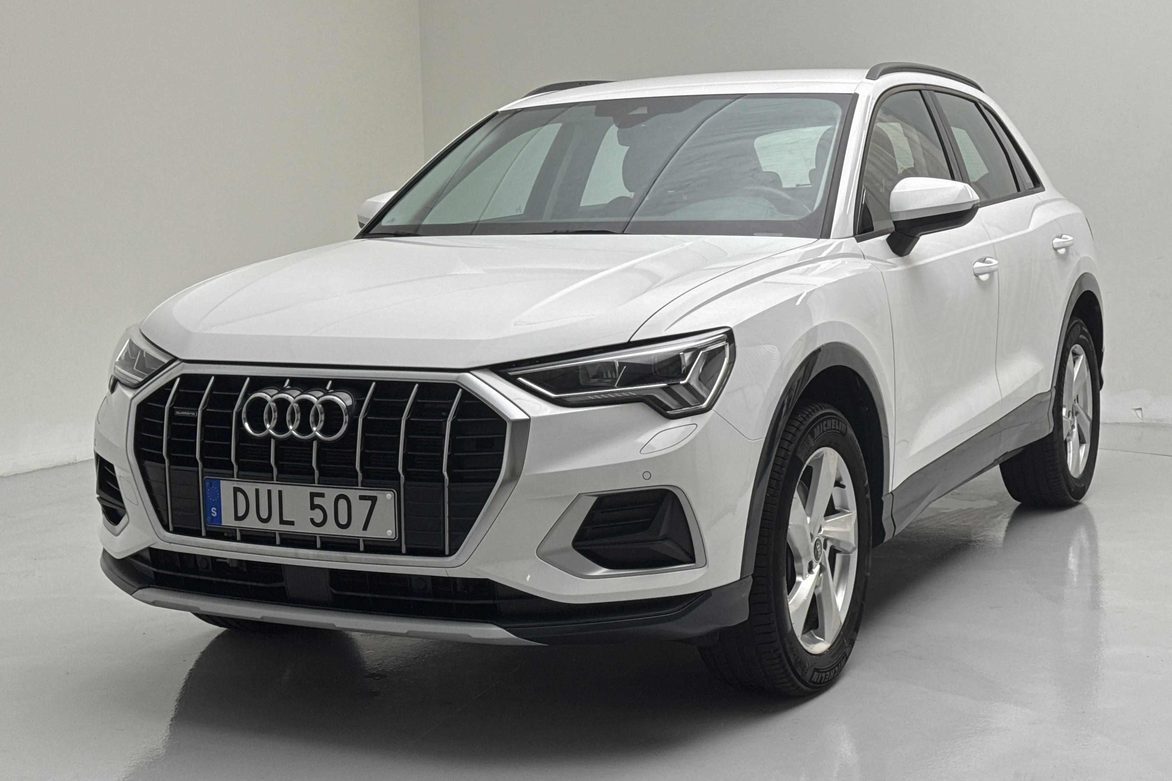 Presentationsfoto 1 av 13: Audi Q3 40 TDI quattro (200hk) - 5 647 mil - Automat - vit - 2023