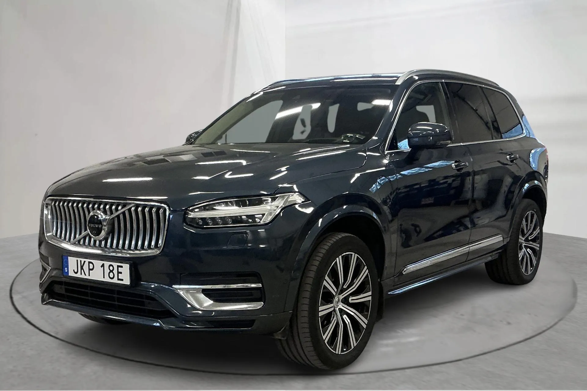Presentationsfoto 1 av 23: Volvo XC90 T8 AWD Twin Engine (390hk) - 17 638 mil - Automat - Mörkblå - 2020