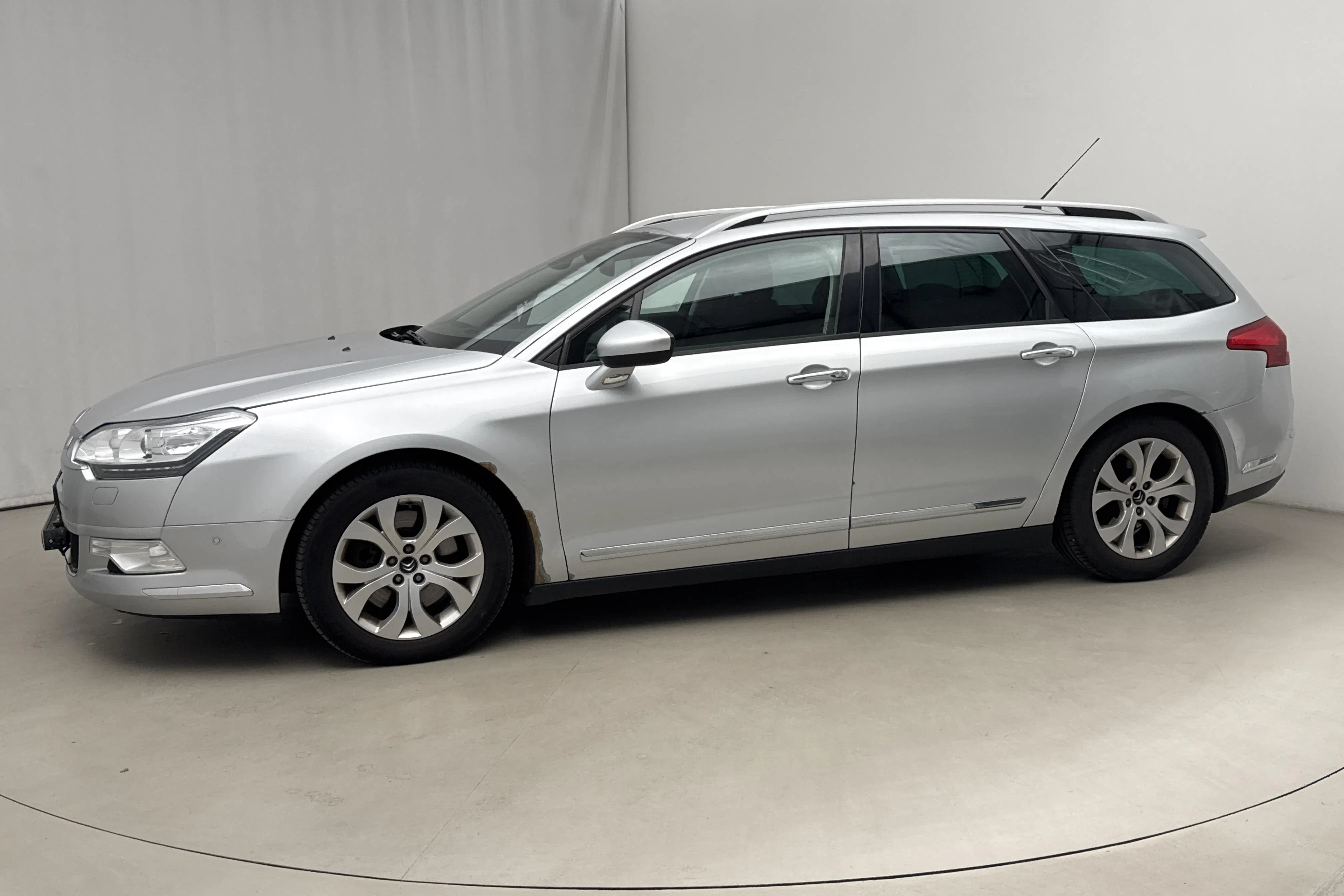 Presentation photo 2 of 18: Citroën C5 III 2.0 BlueHDi Tourer (180hk) - 192 530 km - Automatic - silver - 2016