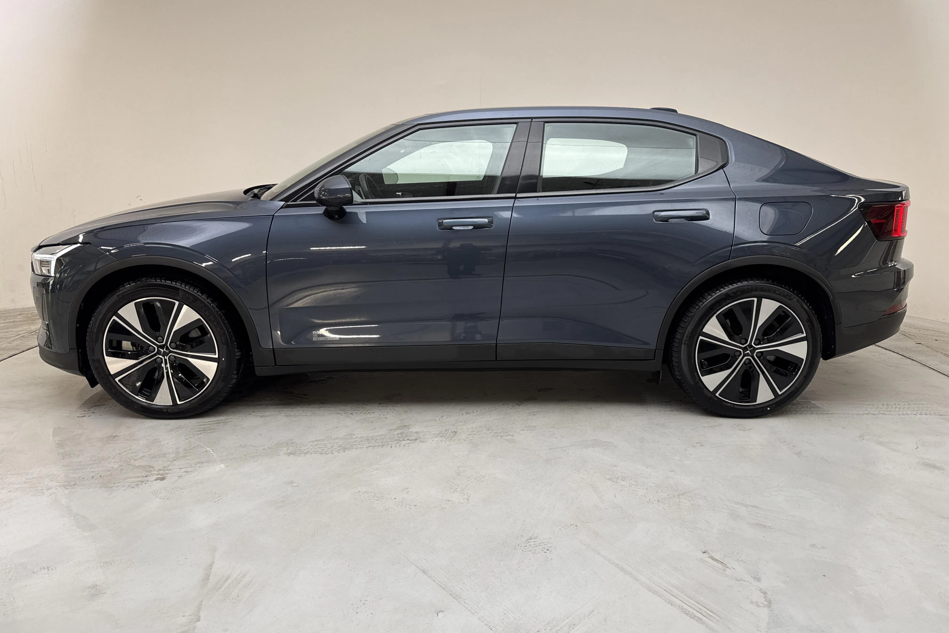 Presentationsfoto 2 av 19: Polestar 2 Long range Dual motor (415hk) - 5 160 mil - Automat - Mörkblå - 2024