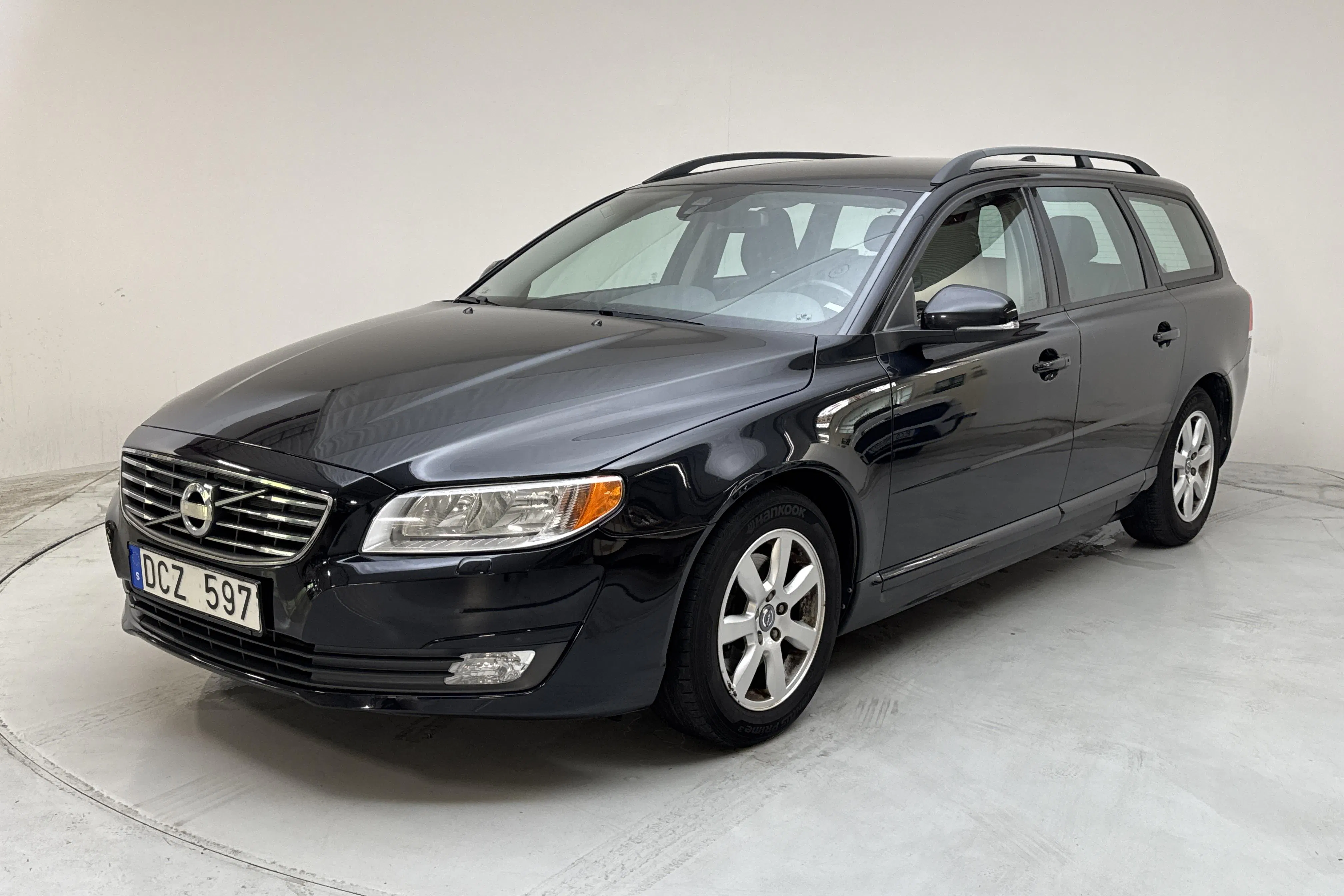 Presentationsfoto 1 av 13: Volvo V70 II D2 (115hk) - 15 142 mil - Manuell - svart - 2014