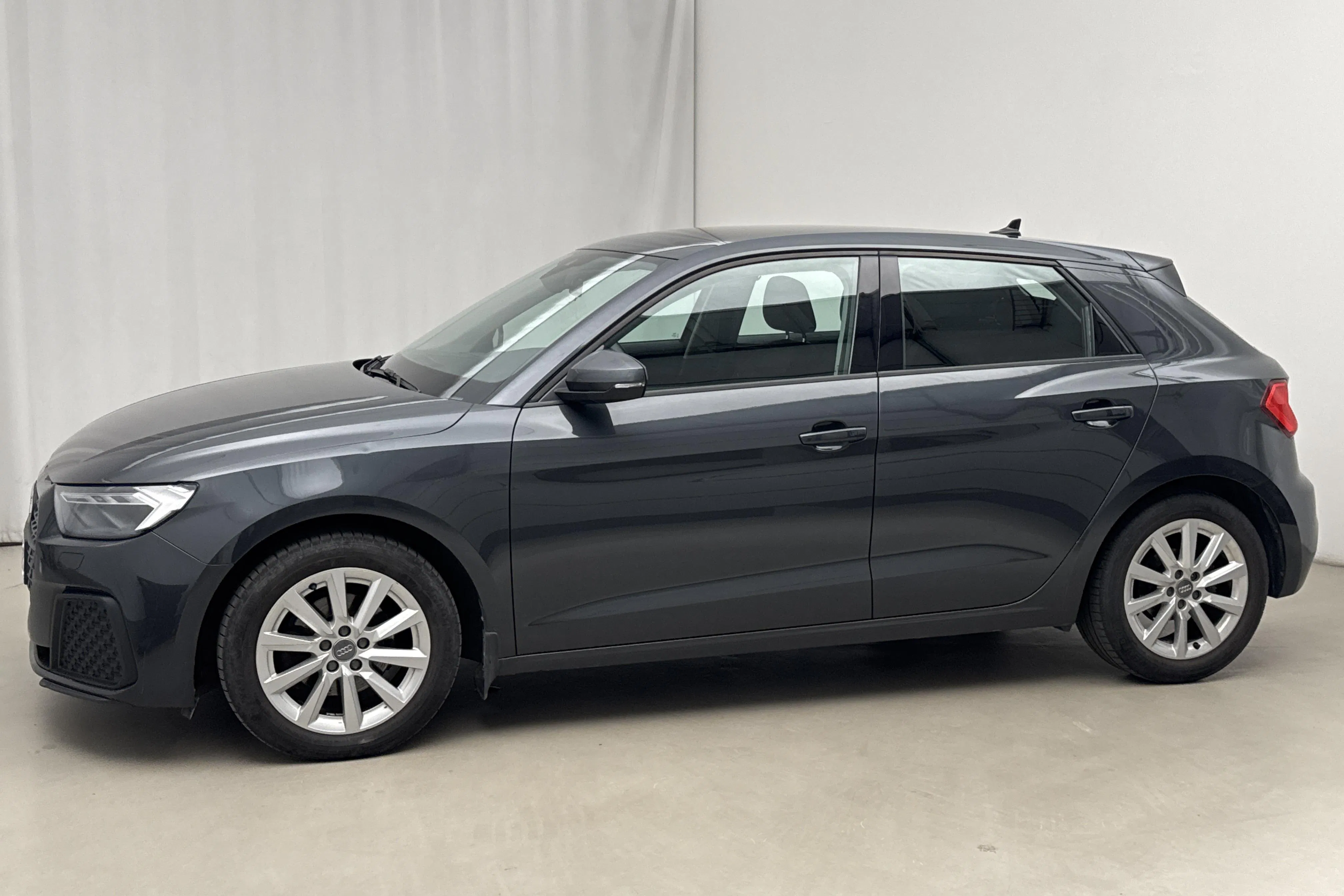 Presentation photo 2 of 15: Audi A1 Sportback 30 TFSI (116hk) - 99 960 km - Automatic - gray - 2020