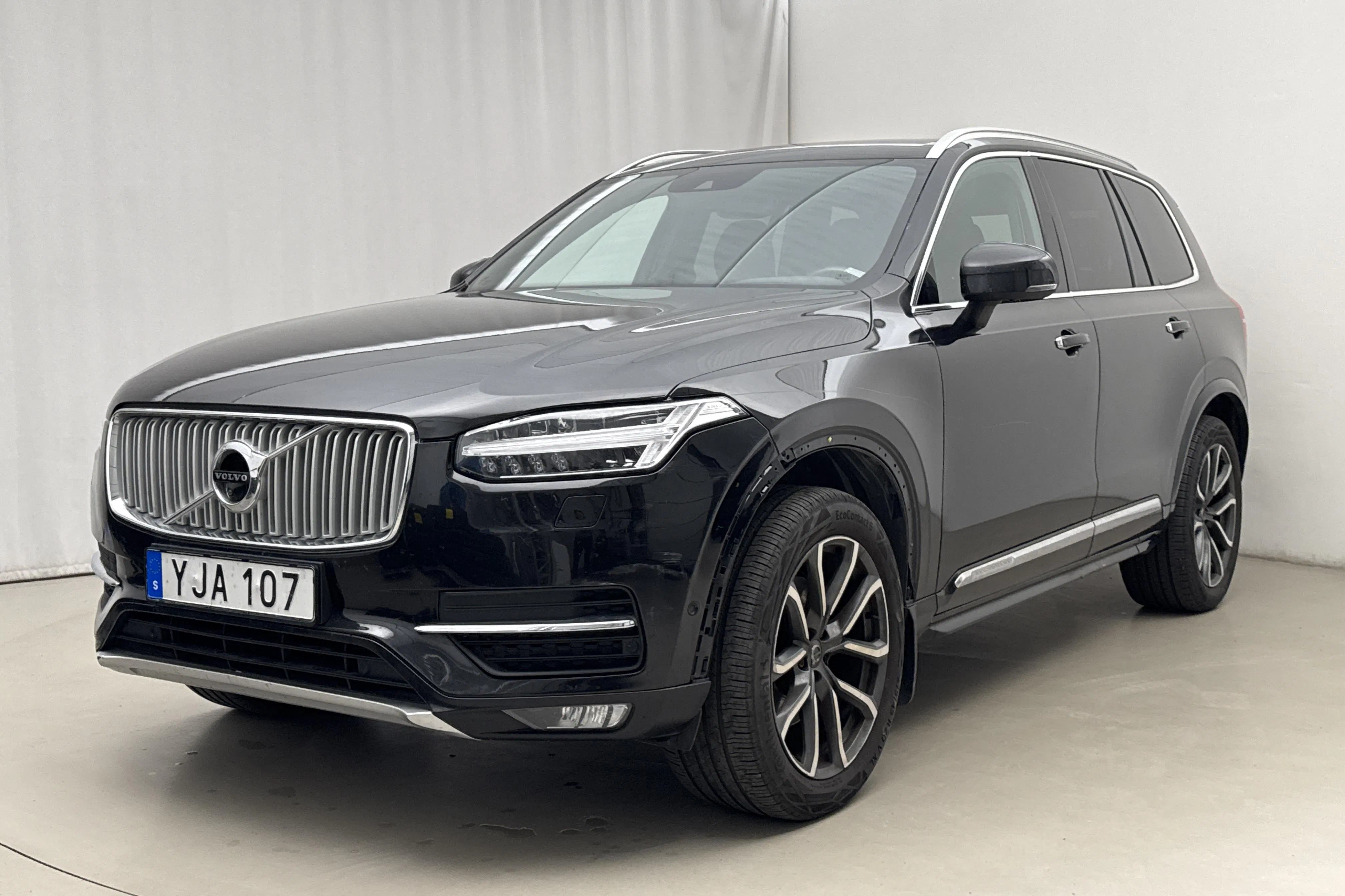 Presentationsfoto 1 av 23: Volvo XC90 D5 AWD (235hk) - 13 561 mil - Automat - svart - 2017