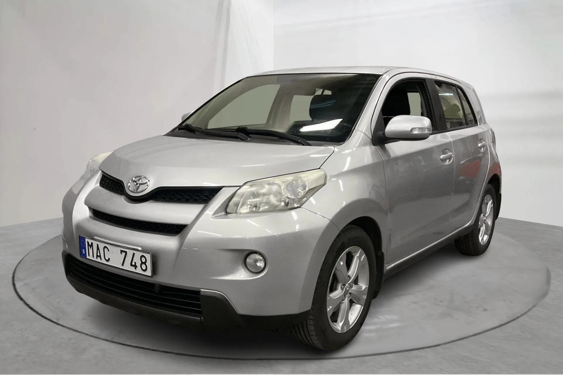 Presentationsfoto 1 av 15: Toyota Urban Cruiser 1.4 D-4D AWD (90hk) - 14 333 mil - Manuell - silver - 2011