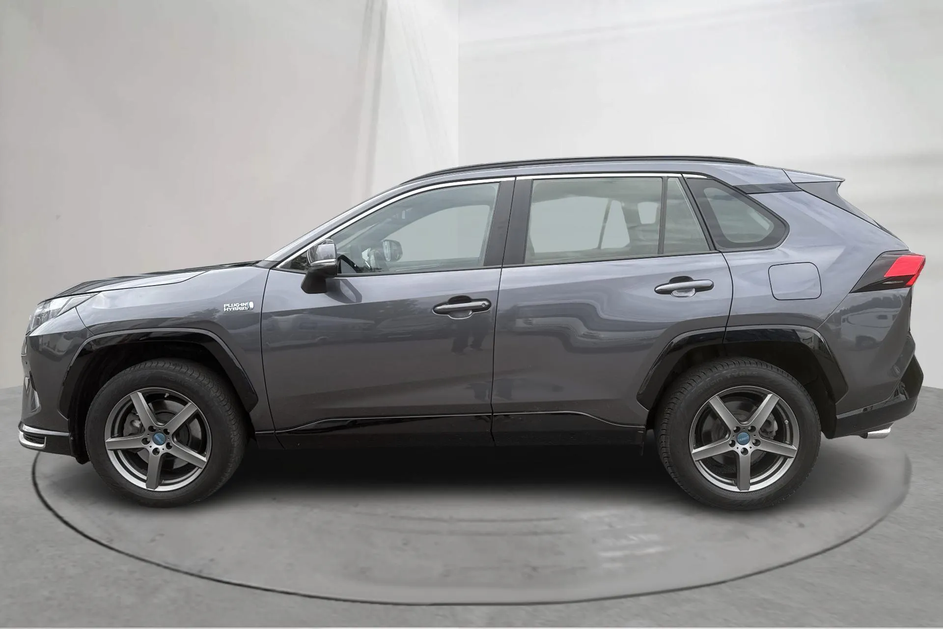 Presentation photo 2 of 16: Toyota RAV4 2.5 Plug-in Hybrid AWDi (306hk) - 70 230 km - Automatic - dark grey - 2023