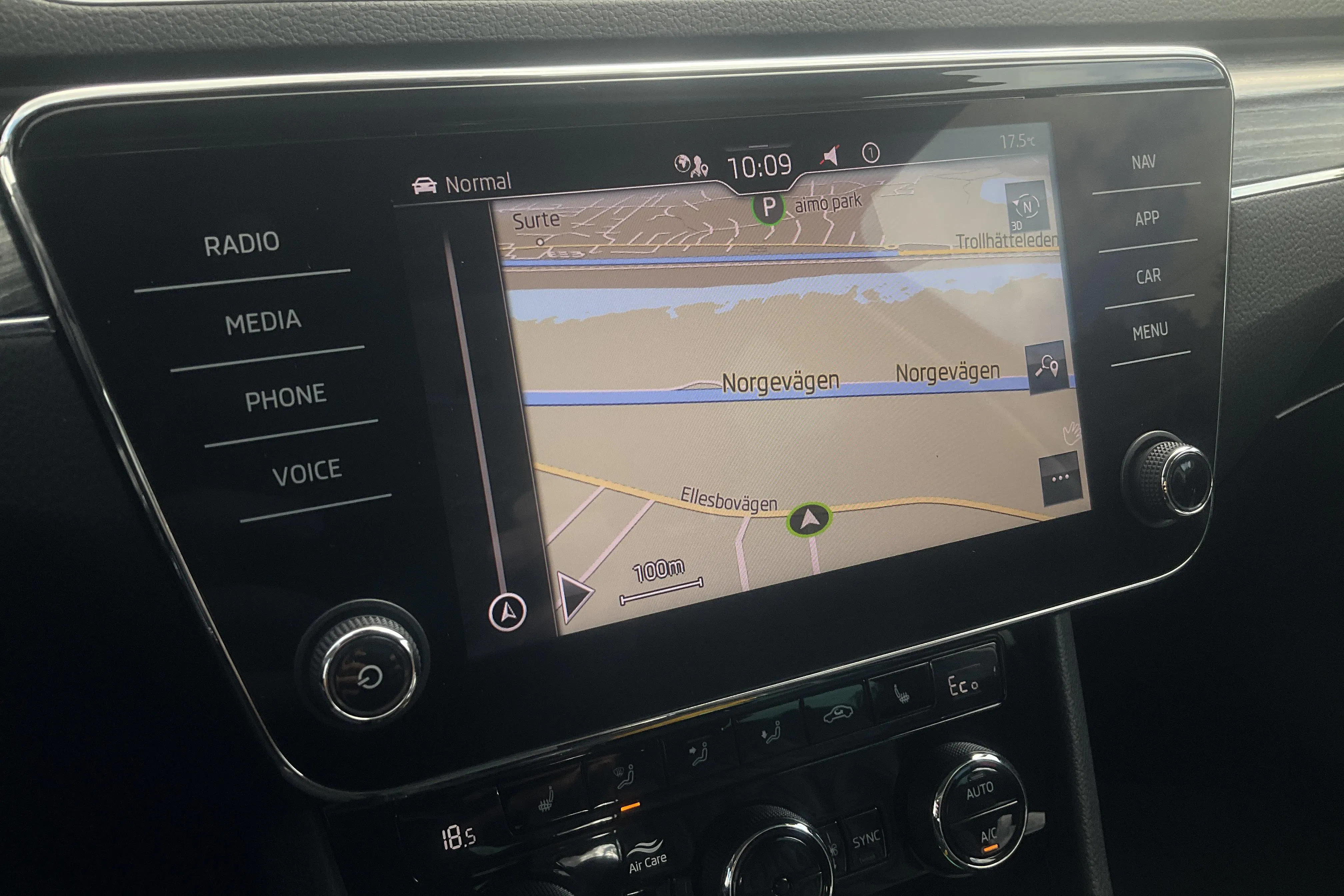 Presentation photo 18 of 18: Skoda Superb 1.4 TSI PHEV Kombi (218hk) - 108 510 km - Automatic - white - 2022