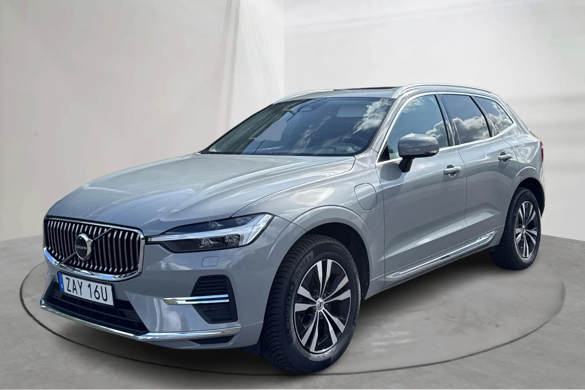 Presentationsfoto 1 av 20: Volvo XC60 T6 AWD Recharge (350hk) - 10 008 mil - Automat - grå - 2024