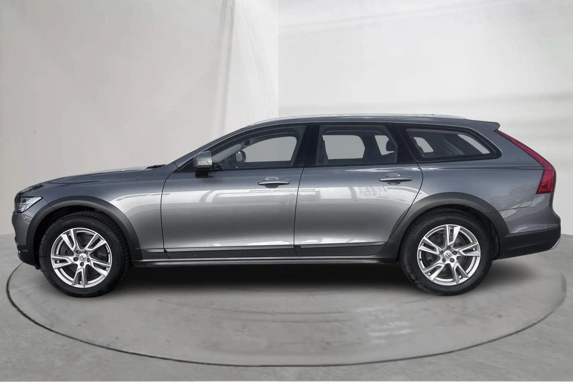 Presentation photo 2 of 17: Volvo V90 D4 Cross Country AWD (190hk) - 149 320 km - Automatic - gray - 2018