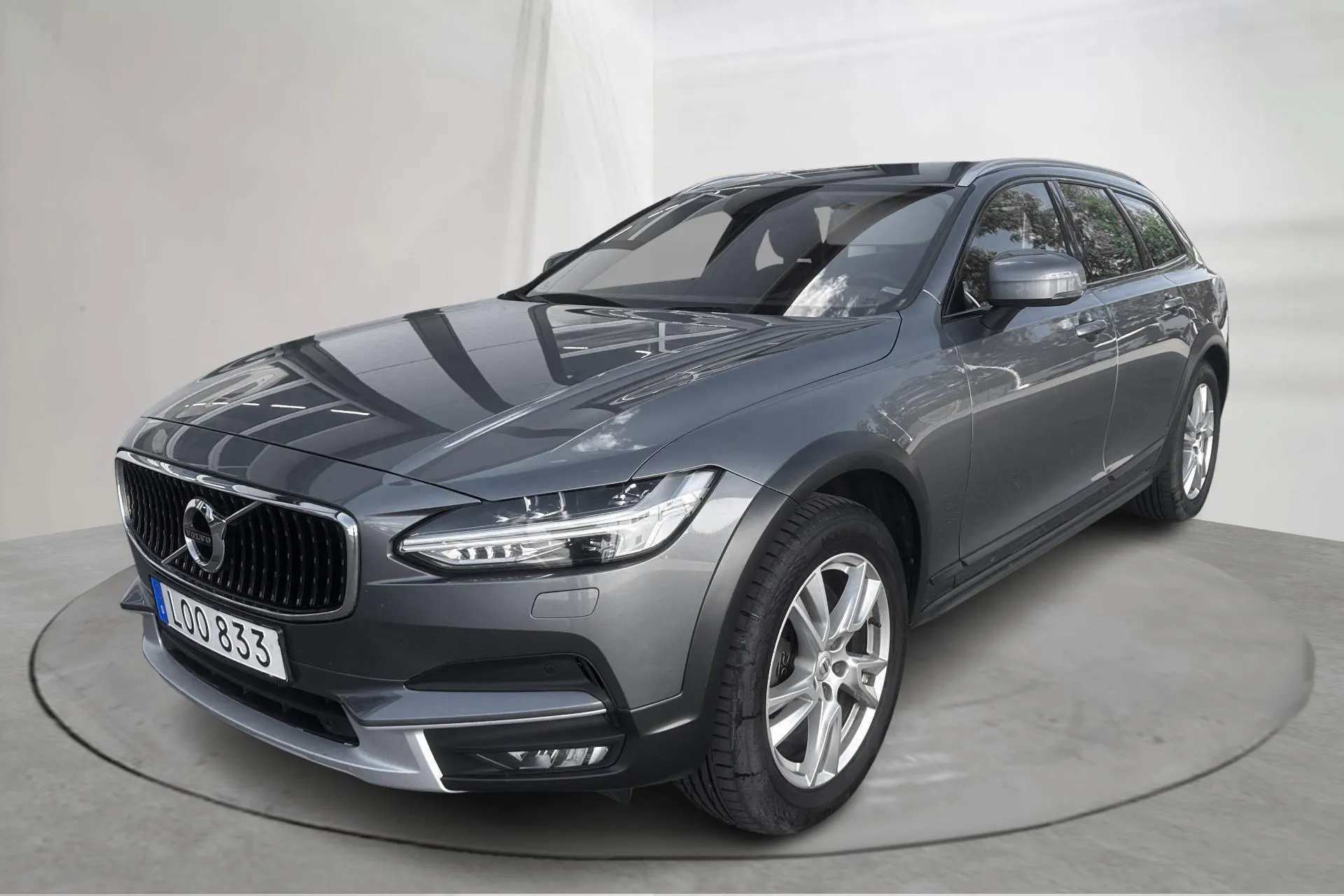 Presentation photo 1 of 17: Volvo V90 D4 Cross Country AWD (190hk) - 149 320 km - Automatic - gray - 2018