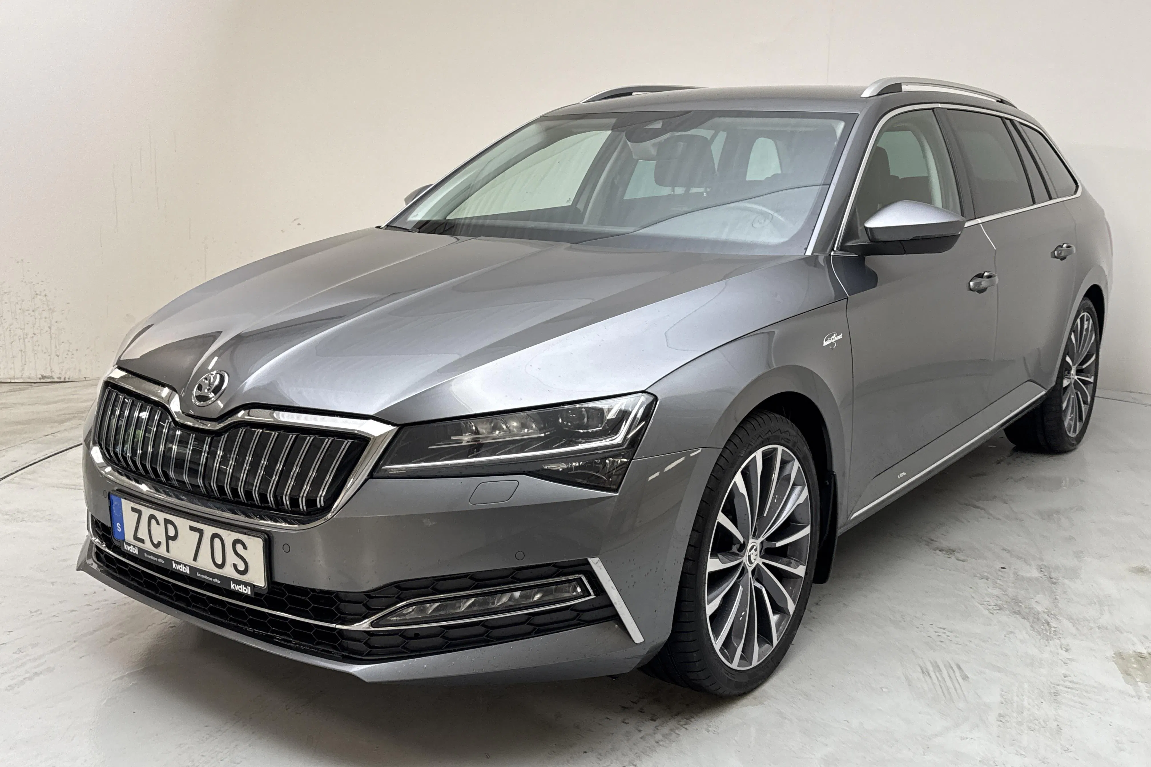 Presentation photo 1 of 17: Skoda Superb 1.4 TSI PHEV Kombi (218hk) - 151 890 km - Automatic - gray - 2023