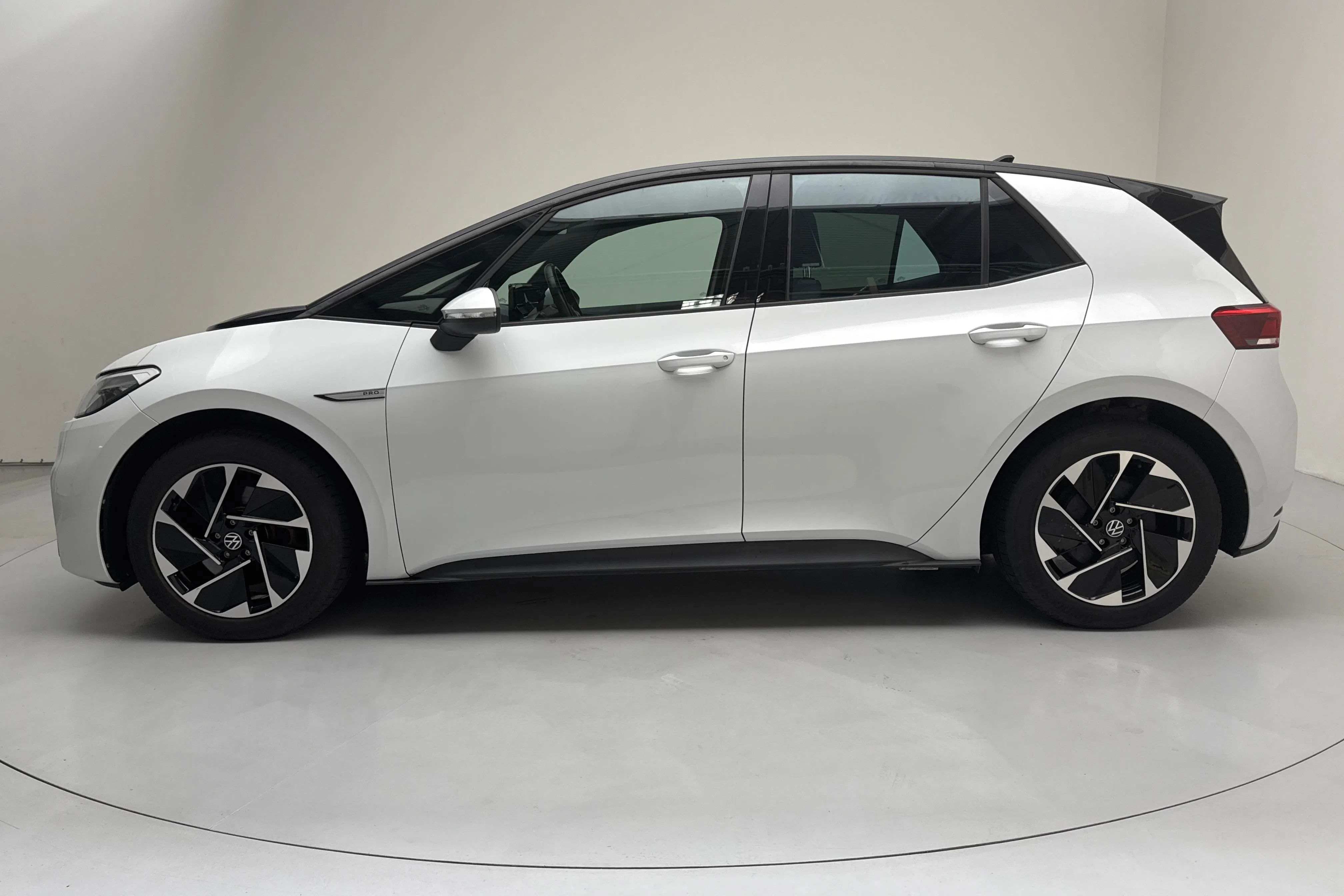 Presentationsfoto 2 av 17: VW ID.3 58kWh (204hk) - 3 332 mil - Automat - vit - 2021
