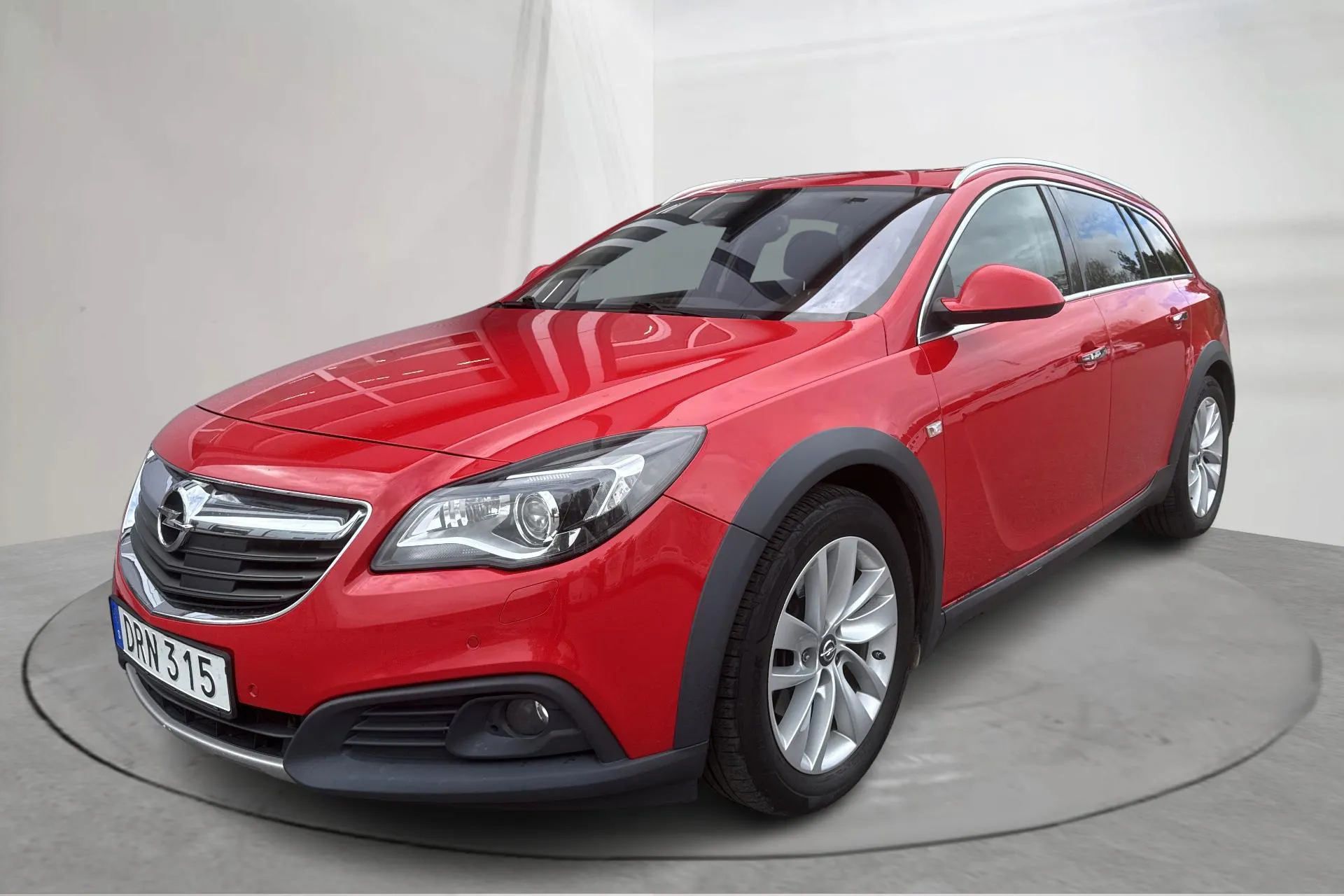 Presentation photo 1 of 16: Opel Insignia 2.0 CDTI 4x4 Country Tourer (170hk) - 196 630 km - Automatic - red - 2017