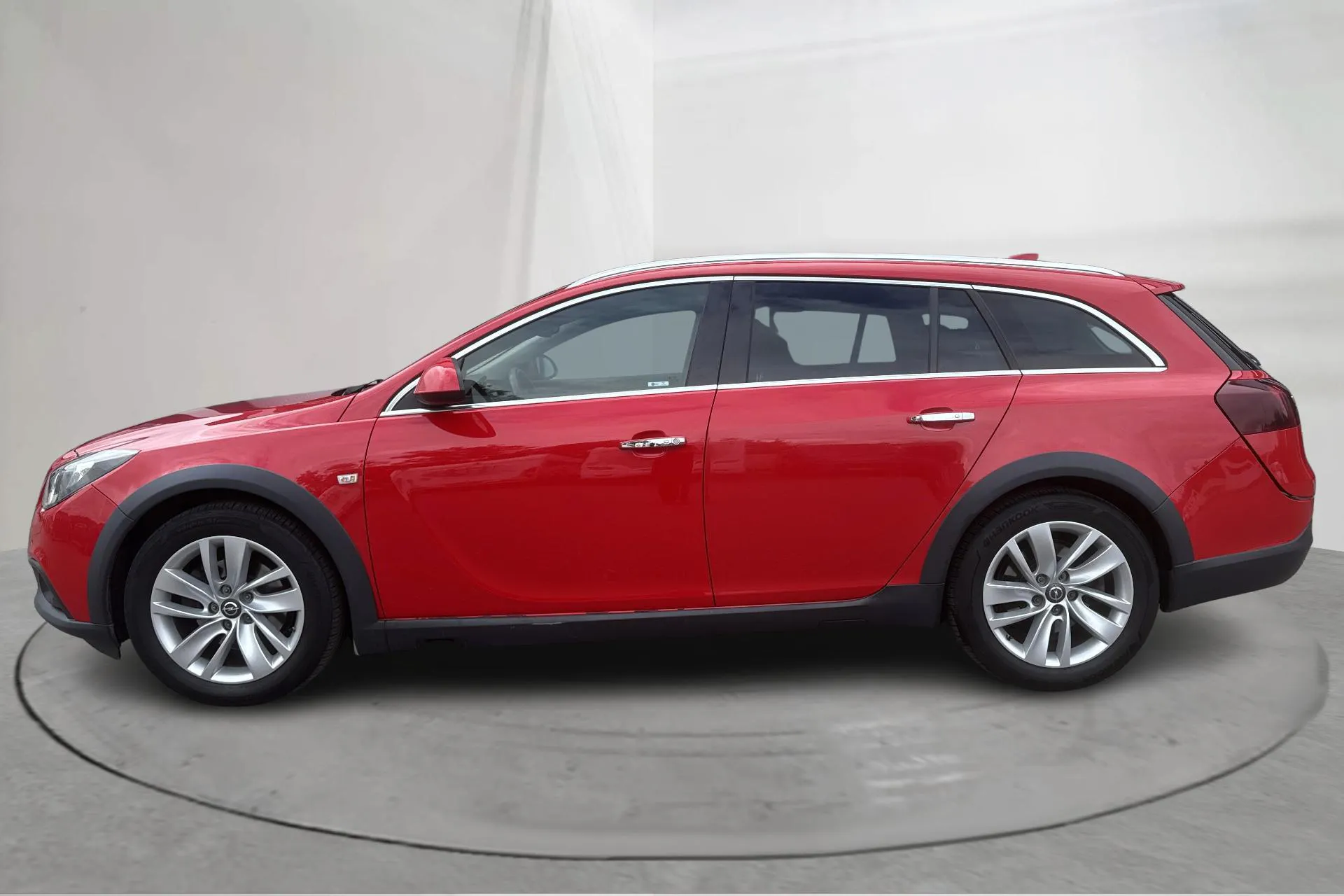 Presentation photo 2 of 16: Opel Insignia 2.0 CDTI 4x4 Country Tourer (170hk) - 196 630 km - Automatic - red - 2017