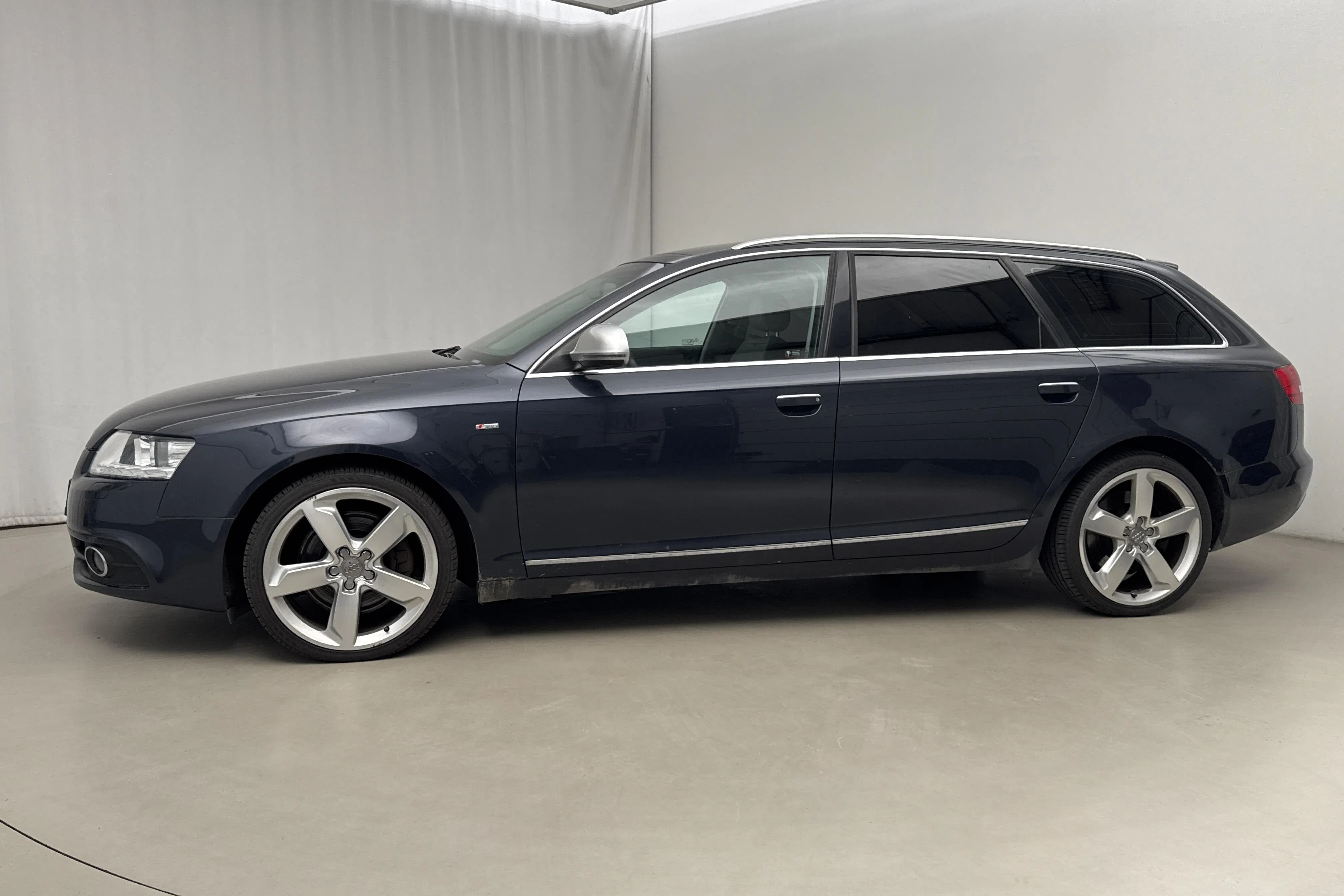Presentationsfoto 2 av 15: Audi A6 3.0 TDI Avant quattro (240hk) - 22 812 mil - Automat - blå - 2010