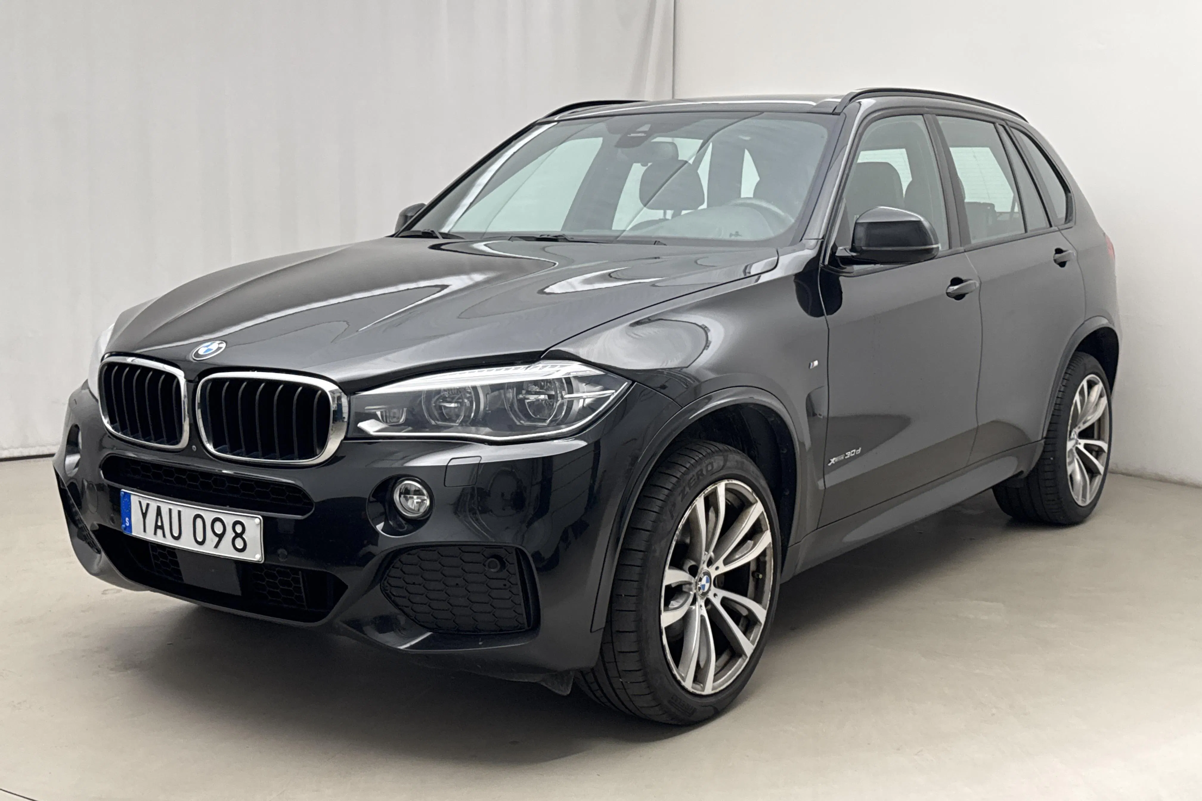 Presentationsfoto 1 av 16: BMW X5 xDrive30d, F15 (258hk) - 18 218 mil - Automat - svart - 2016