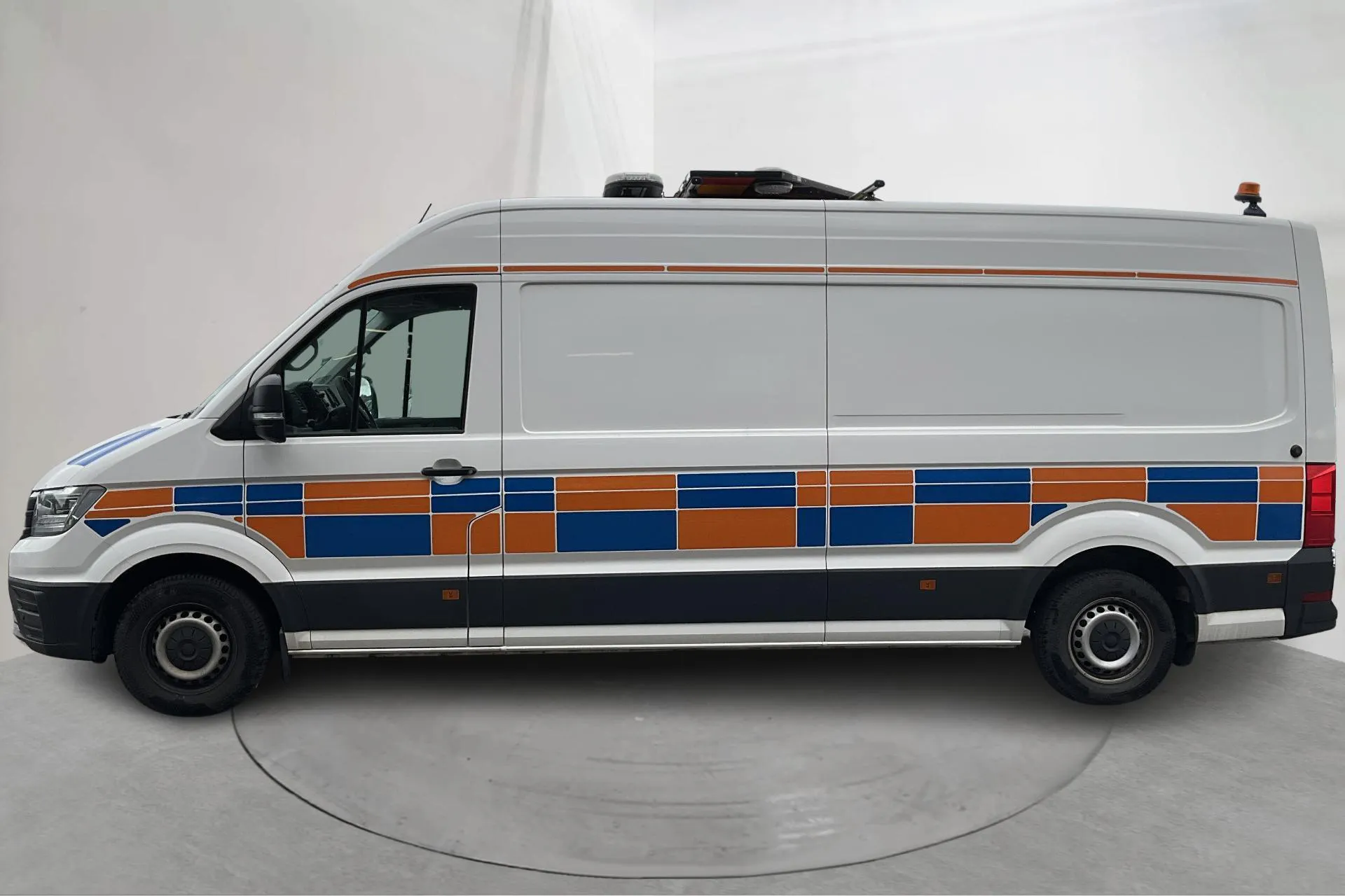 Presentation photo 2 of 17: VW Crafter 35 2.0 TDI Skåp (140hk) - 206 370 km - Automatic - white - 2020