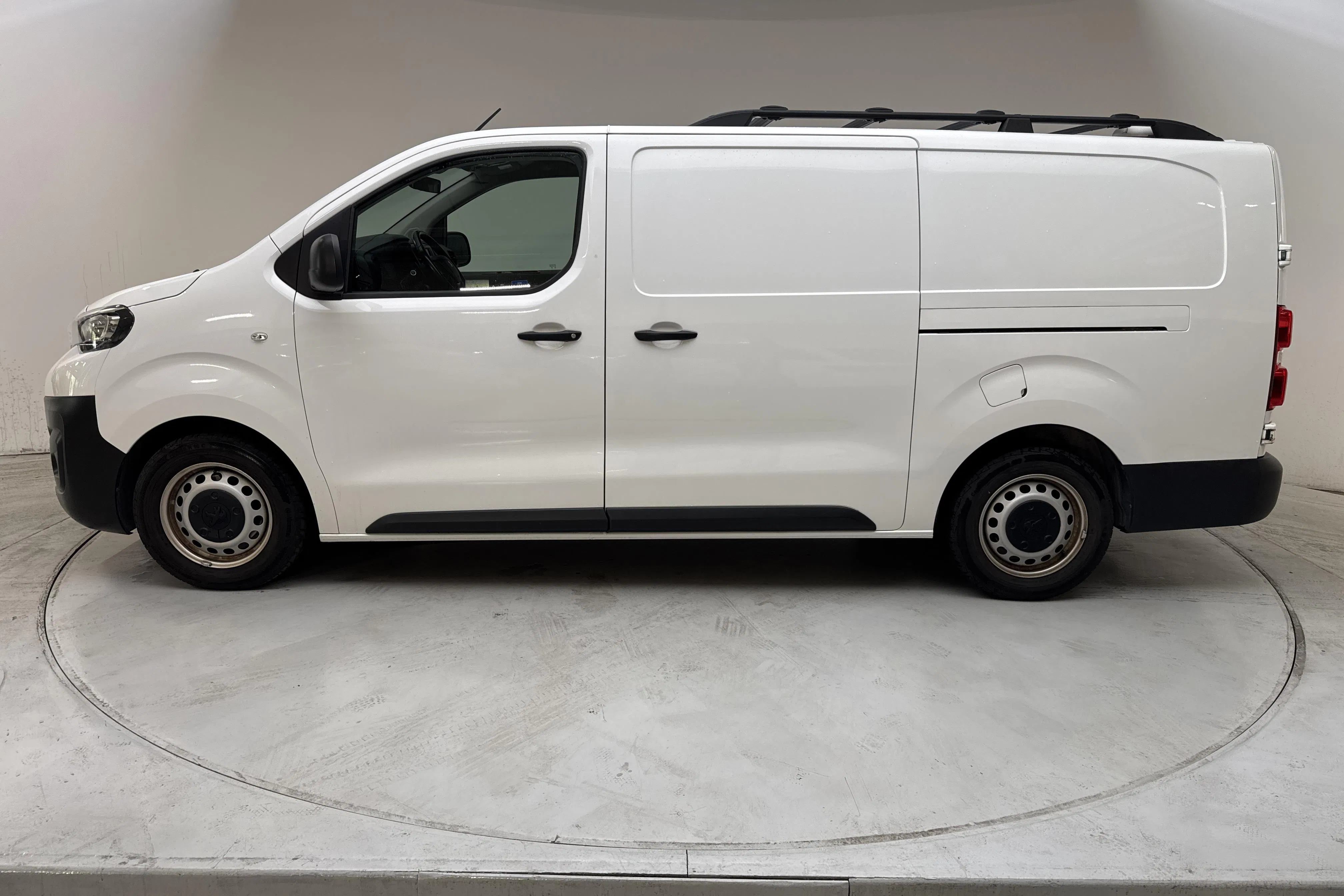 Presentation photo 2 of 13: Peugeot Expert BlueHDi Skåp (177hk) - 32 500 km - Automatic - white - 2022