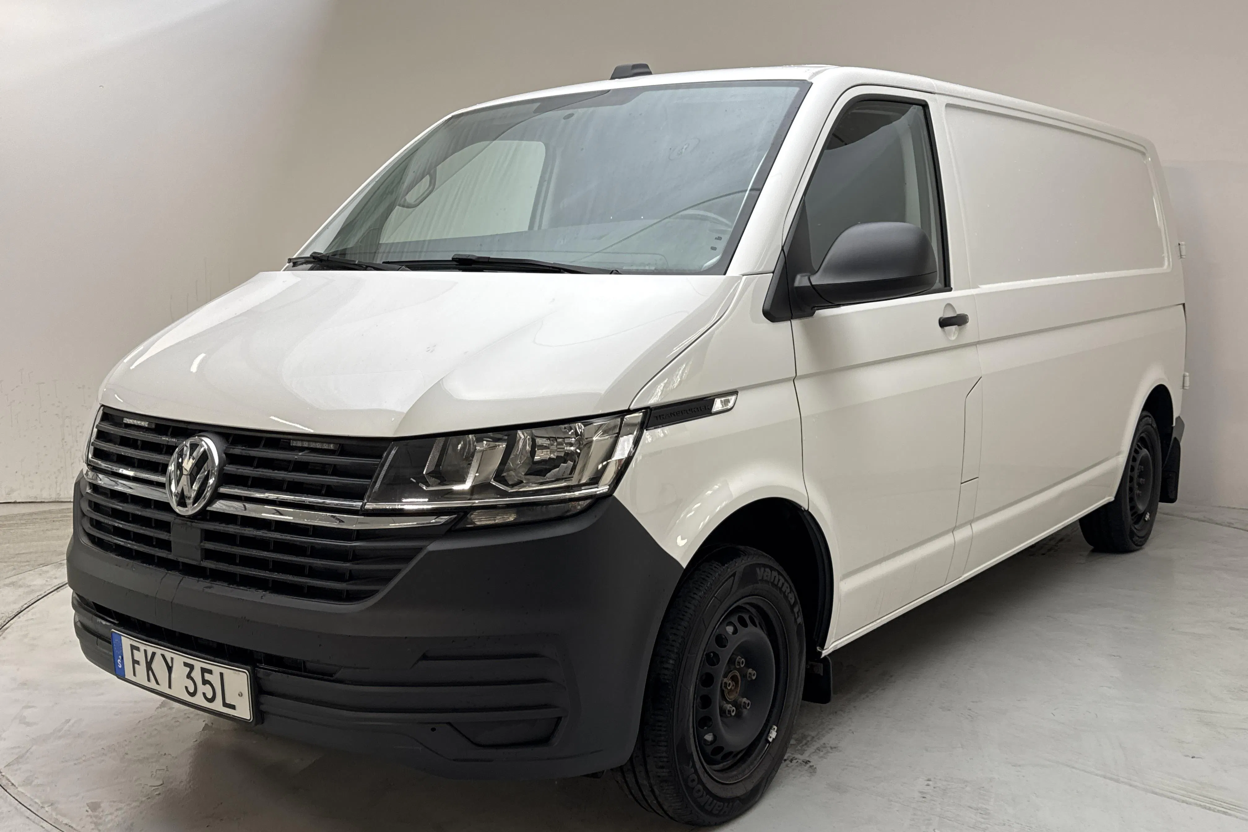 Presentationsfoto 1 av 14: VW Transporter T6.1 Skåp TDI (150hk) - 3 172 mil - Manuell - vit - 2023