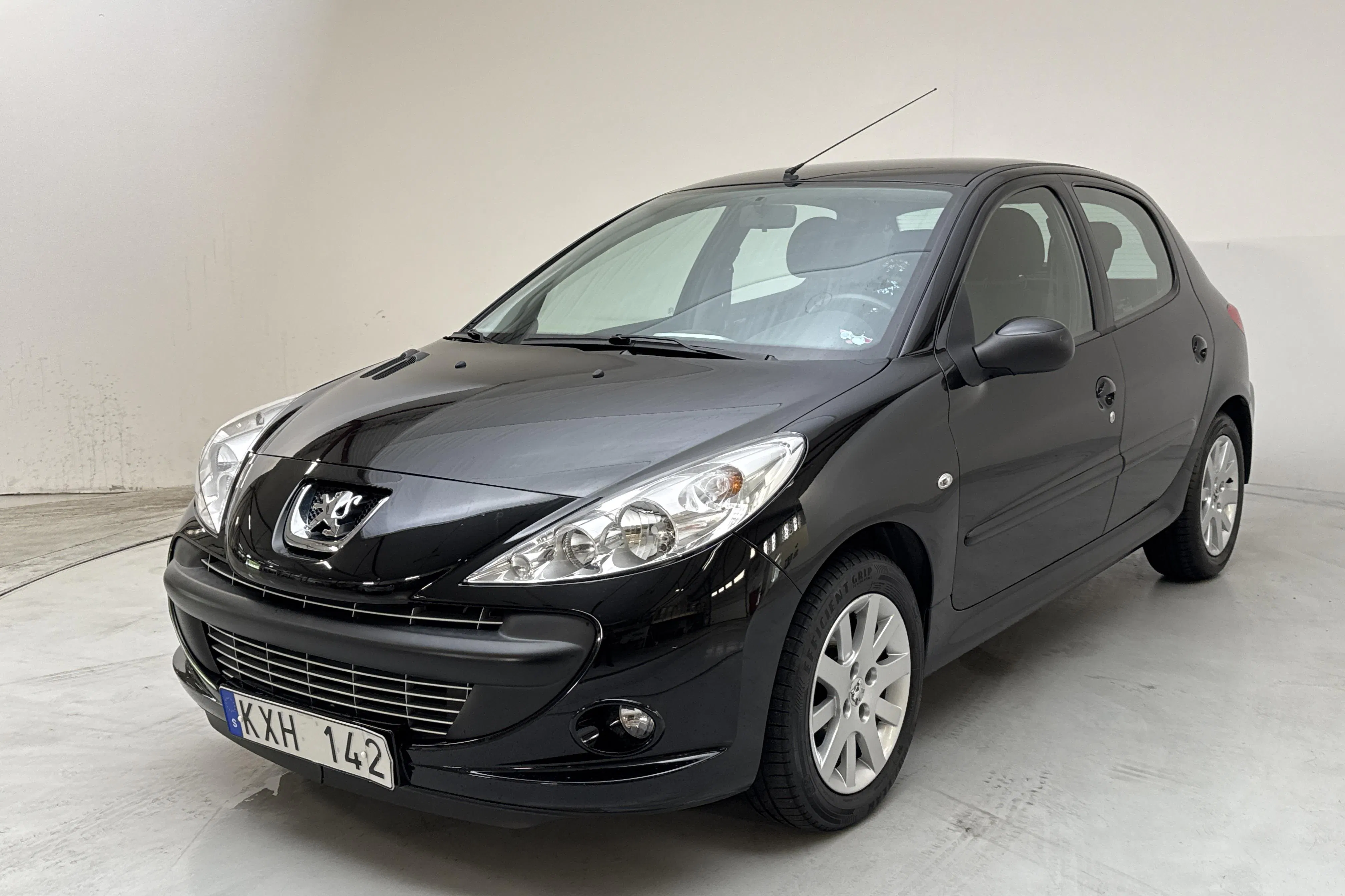 Presentation photo 1 of 11: Peugeot 206+ 1.4 5dr (73hk) - 94 020 km - Manual - black - 2010
