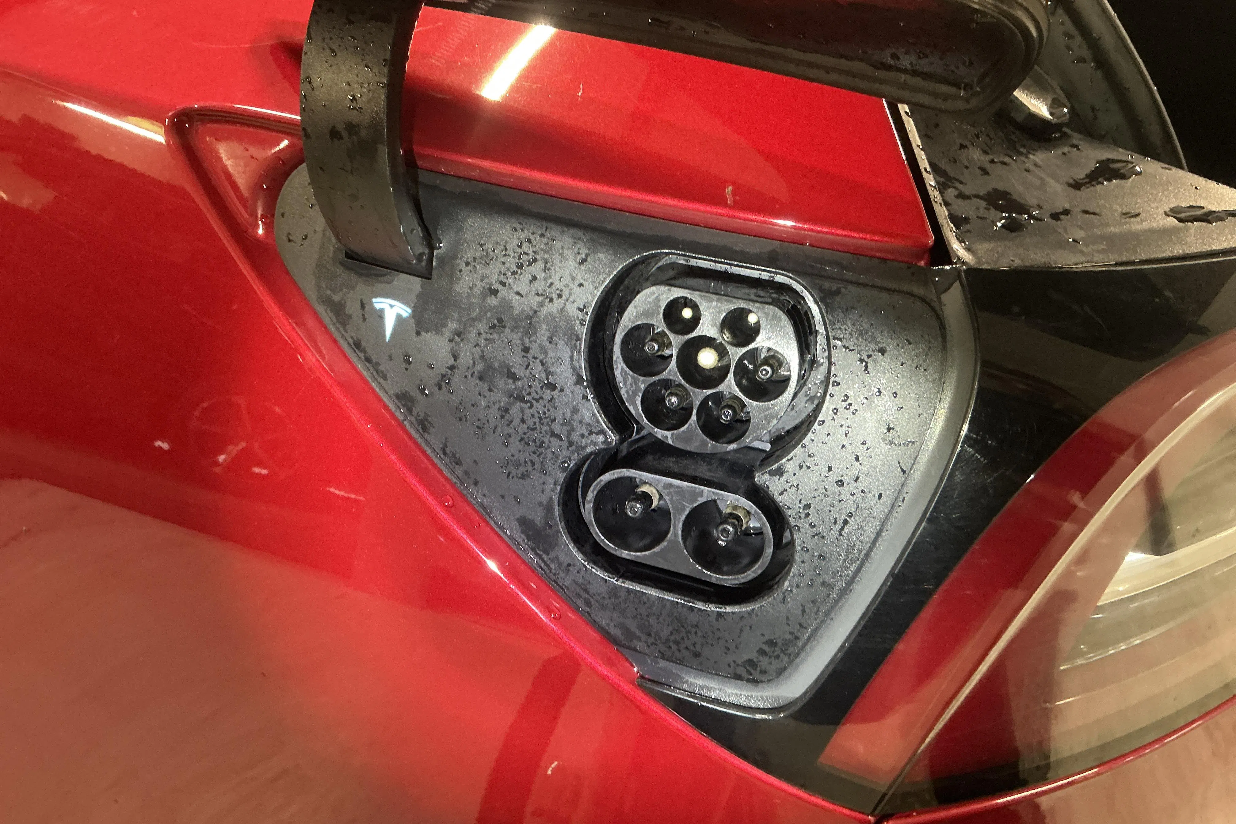Presentationsfoto 18 av 18: Tesla Model 3 Long Range Dual Motor AWD - 12 831 mil - Automat - röd - 2021