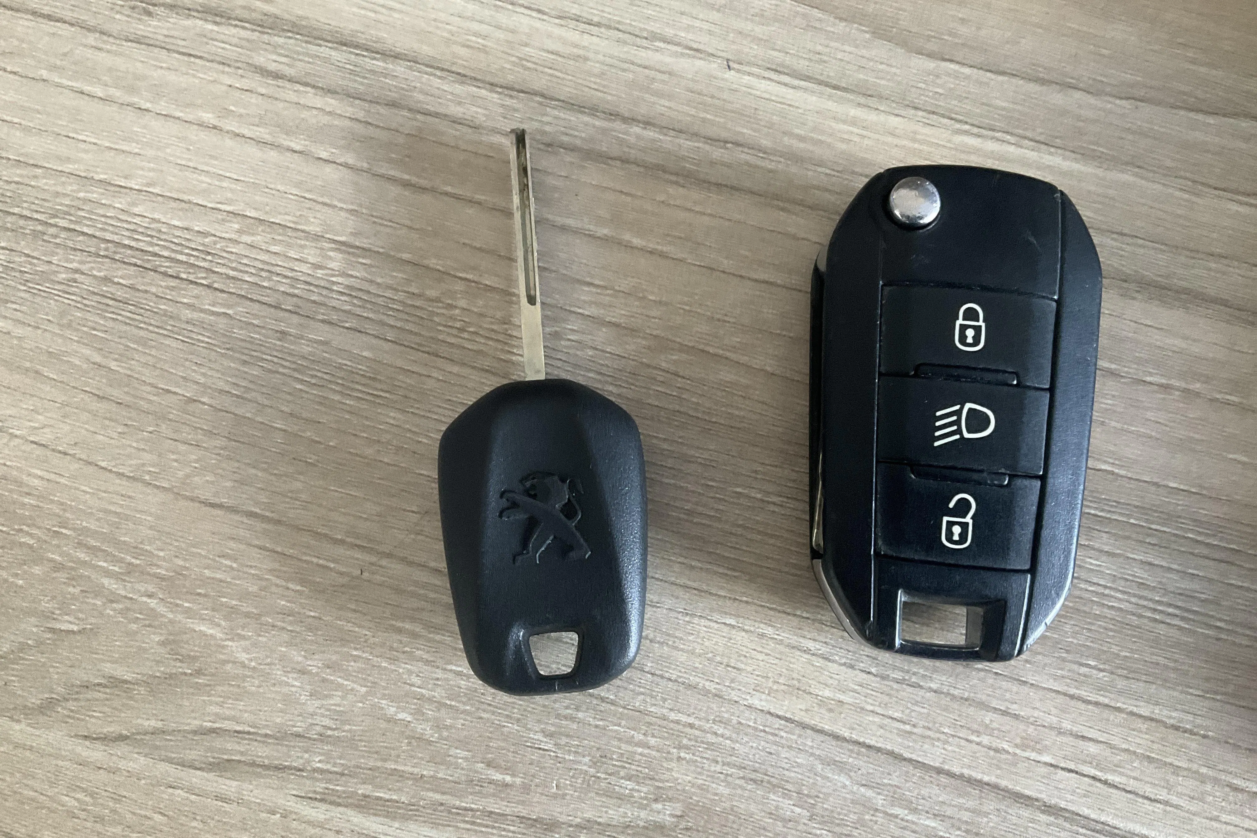 Presentation photo 15 of 15: Peugeot 308 1.6 e-HDi (115hk) - 107 340 km - Manual - dark blue - 2014
