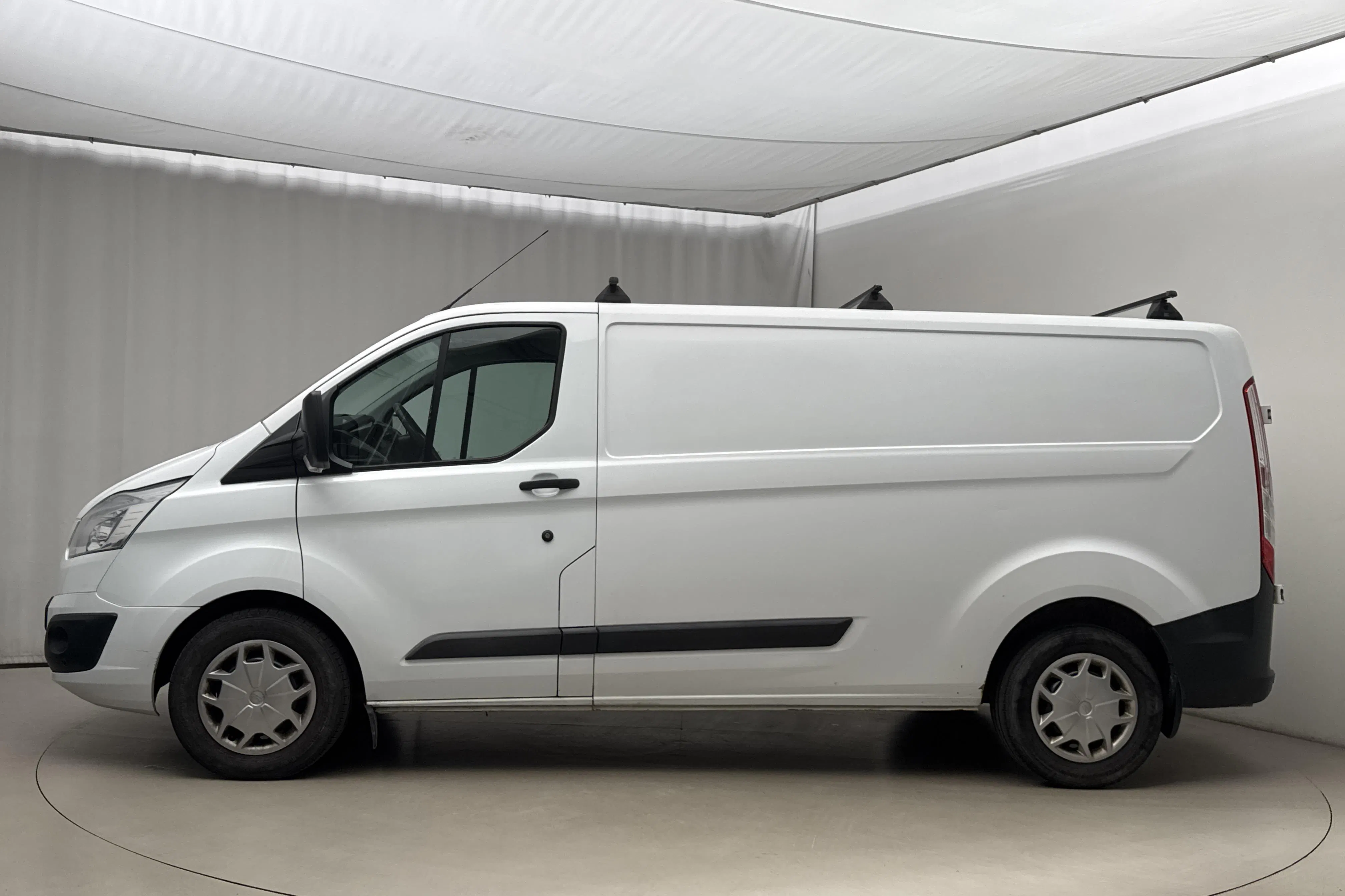 Presentation photo 2 of 16: Ford Transit Custom 300 (130hk) - 145 500 km - Automatic - white - 2017