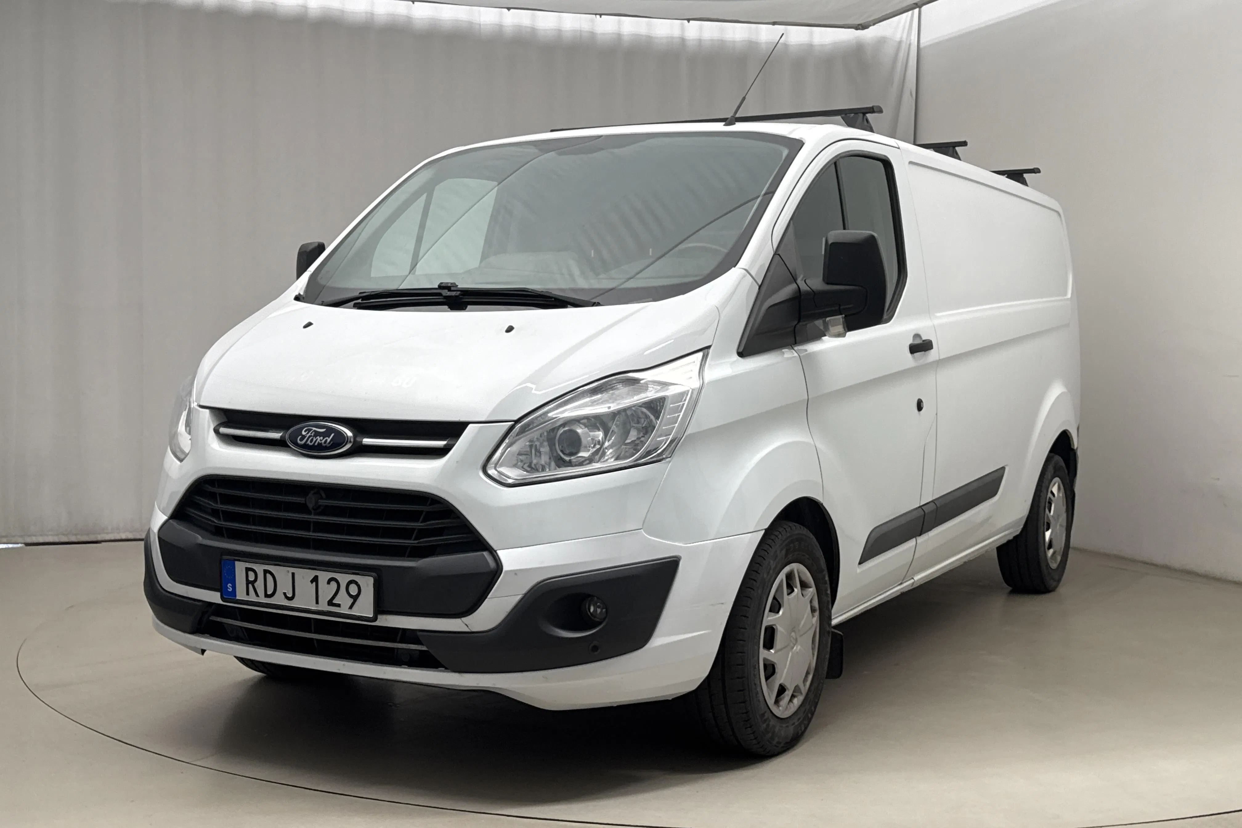 Presentation photo 1 of 16: Ford Transit Custom 300 (130hk) - 145 500 km - Automatic - white - 2017