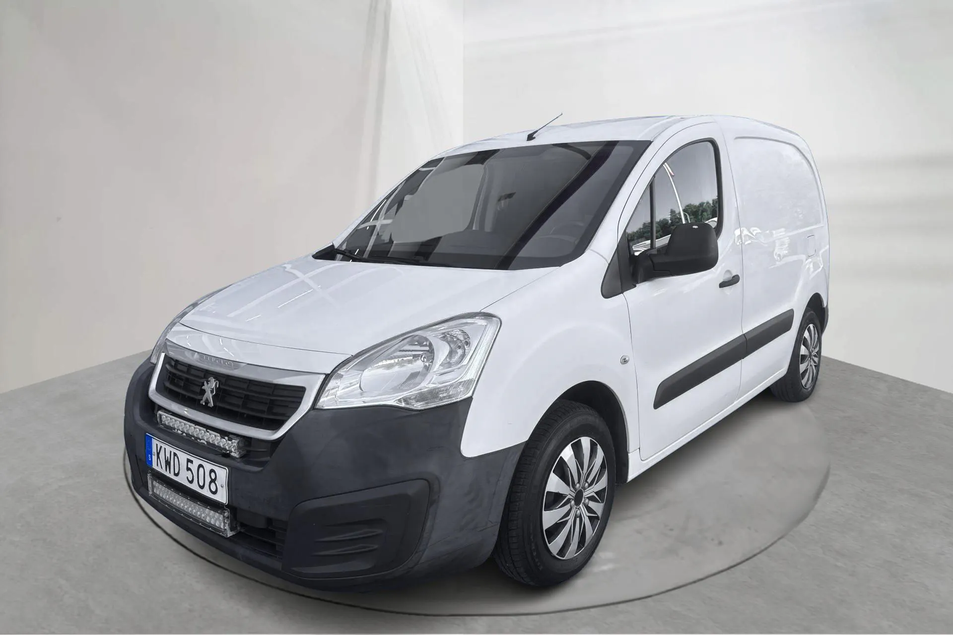 Presentationsfoto 1 av 14: Peugeot Partner 1.6 BlueHDI Skåp (100hk) - 17 477 mil - Automat - vit - 2017