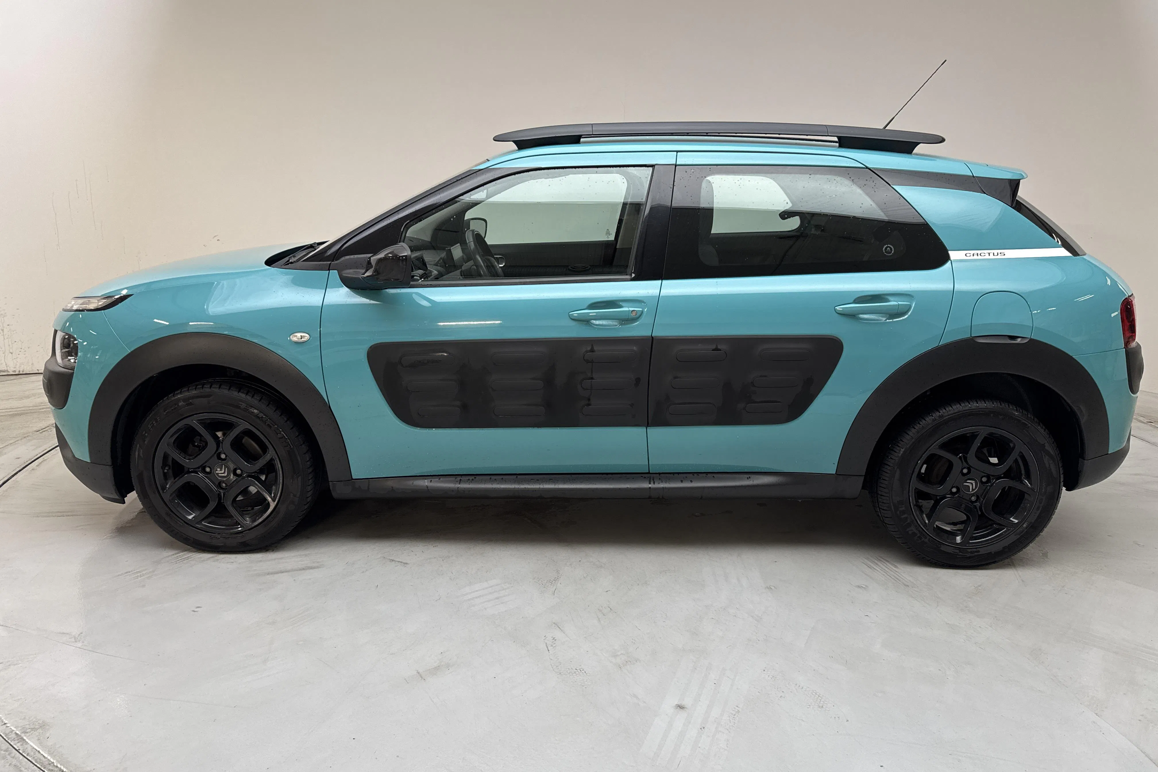 Presentation photo 2 of 12: Citroën C4 Cactus BlueHDi (100hk) - 173 160 km - Manual - blue - 2016