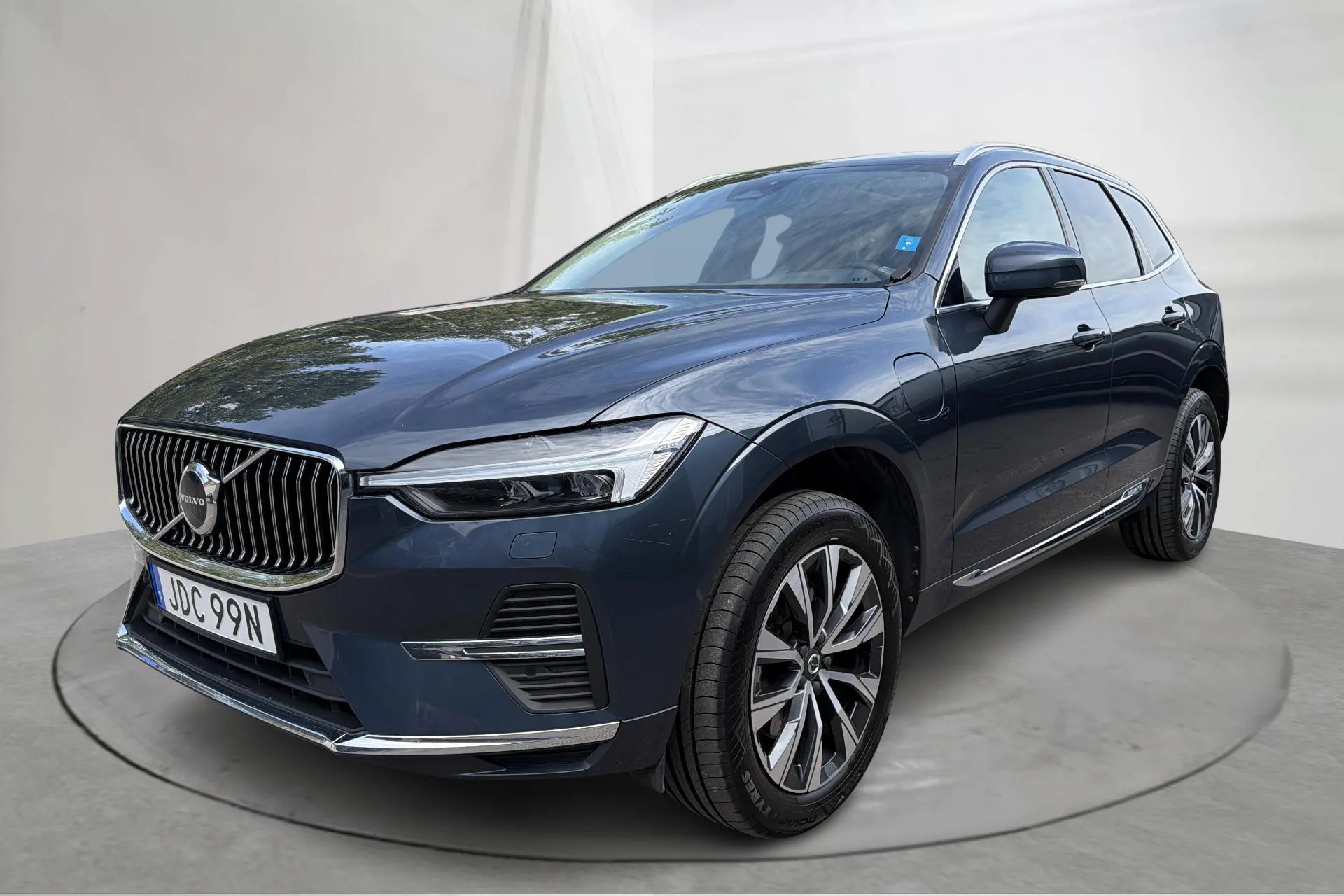 Presentationsfoto 1 av 21: Volvo XC60 T6 AWD Recharge (340hk) - 17 025 mil - Automat - Mörkblå - 2022