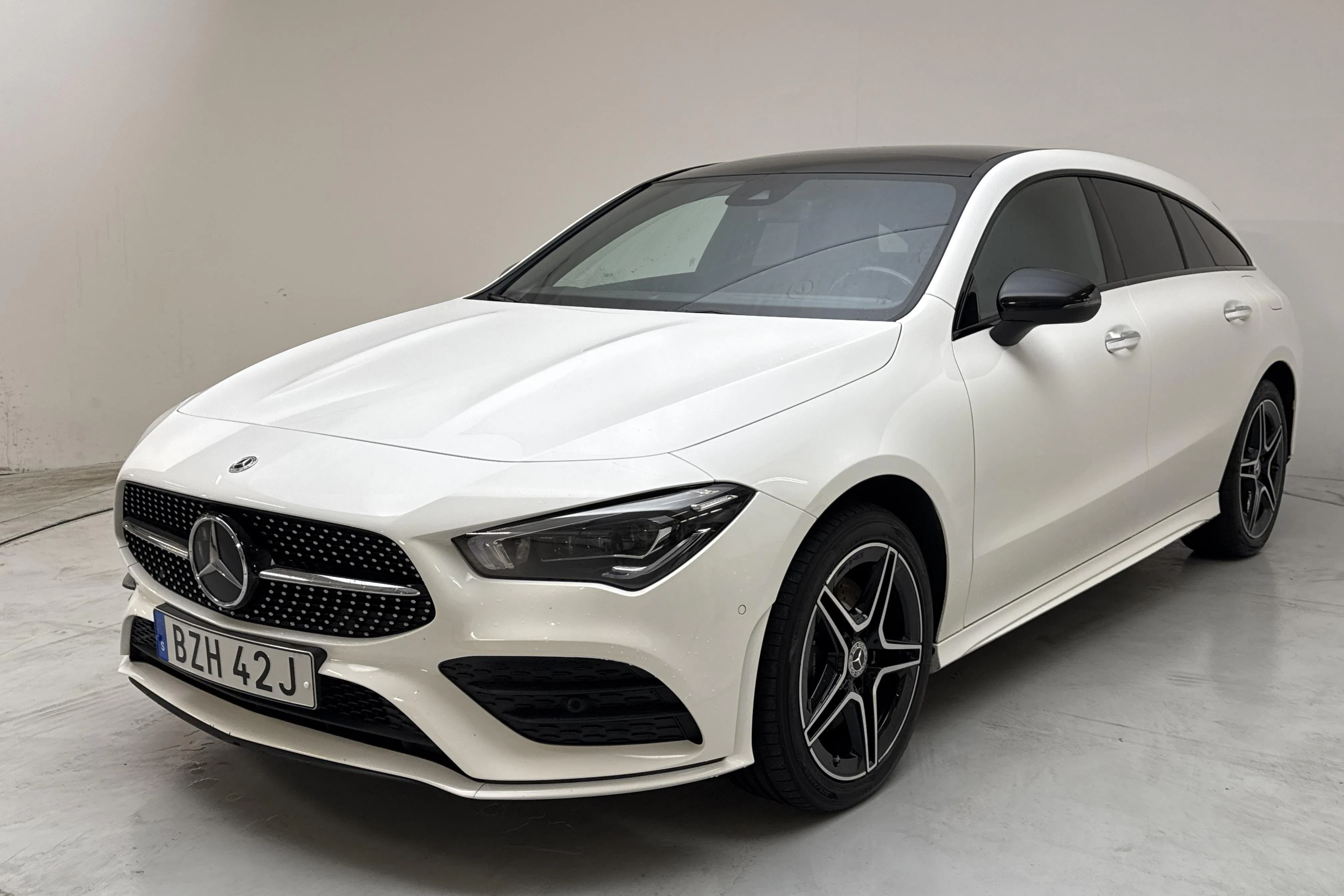 Presentation photo 1 of 18: Mercedes CLA 250 e Shooting Brake X118 (218hk) - 142 800 km - Automatic - white - 2022
