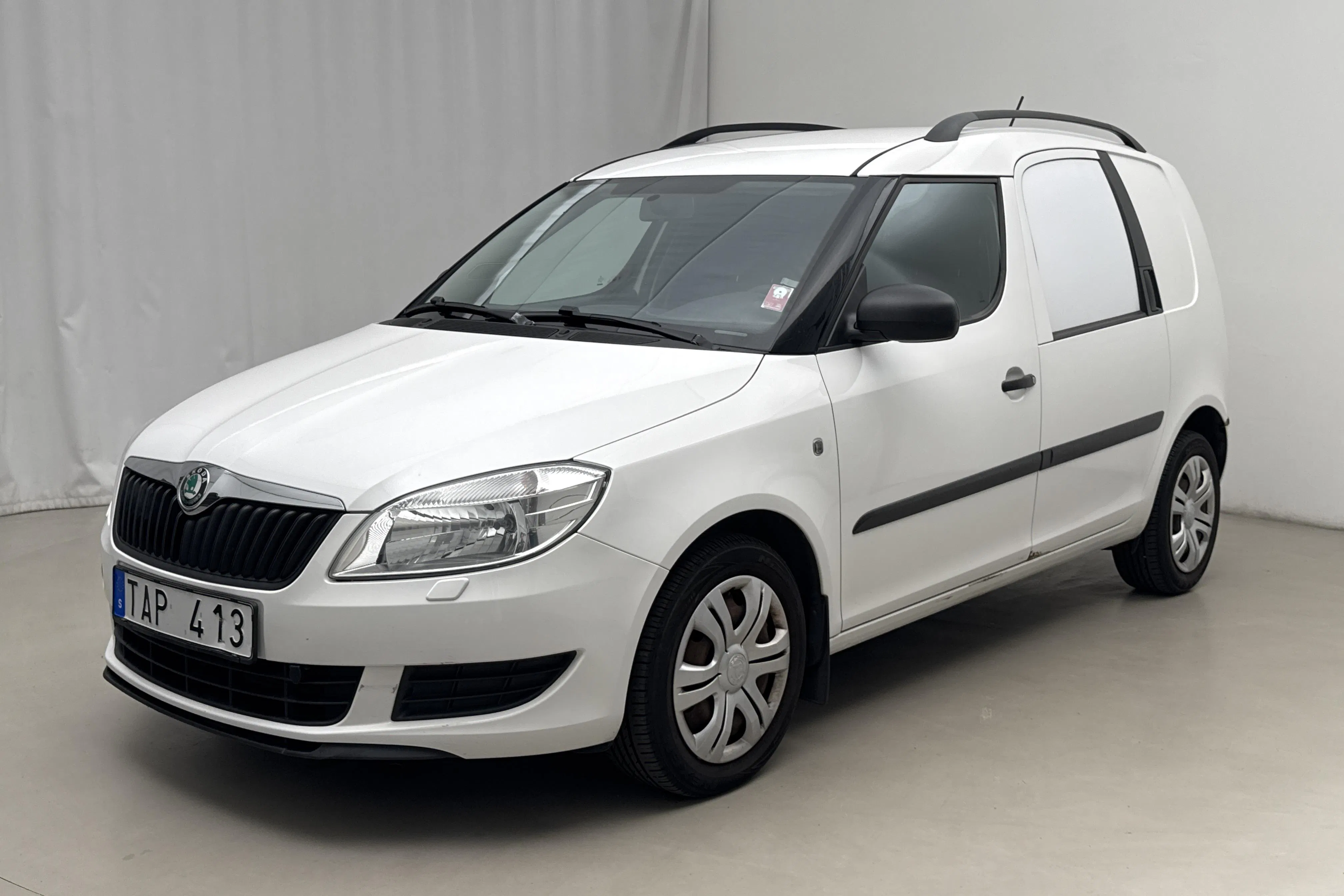 Presentationsfoto 1 av 13: Skoda Praktik 1.2 TDI (75hk) - 8 103 mil - Manuell - vit - 2012