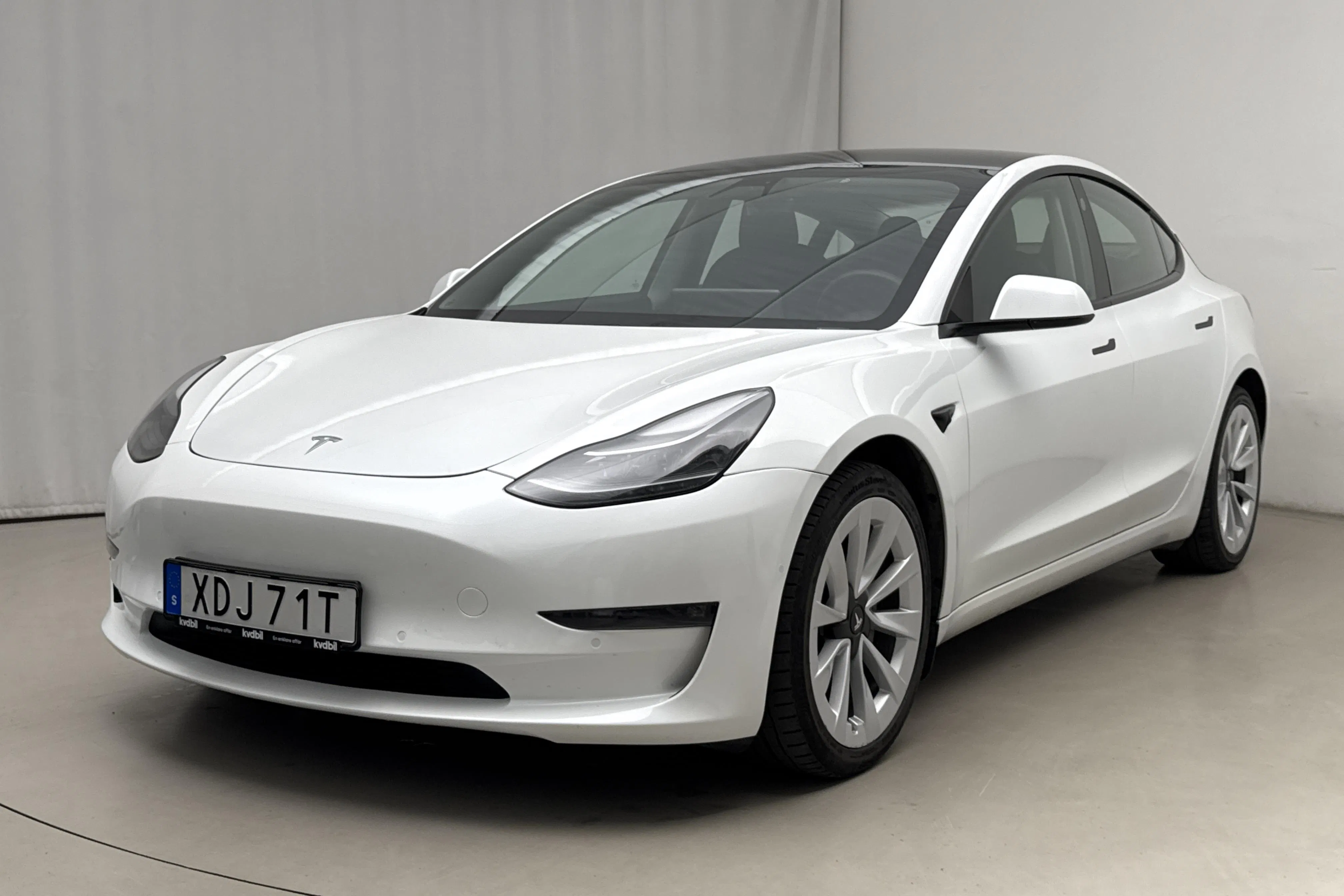Presentationsfoto 1 av 22: Tesla Model 3 Long Range Dual Motor AWD - 4 656 mil - Automat - vit - 2021