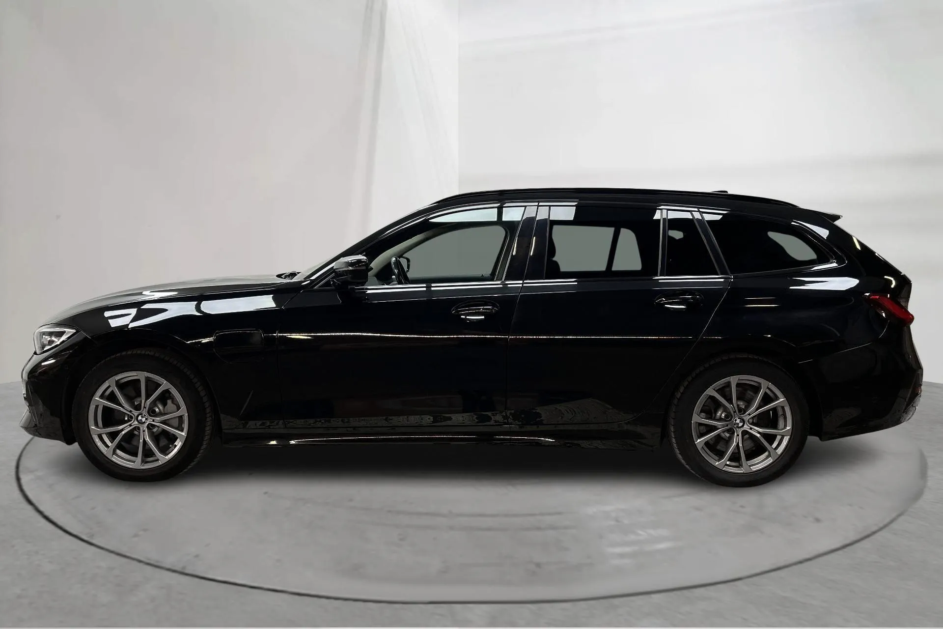 Presentation photo 2 of 19: BMW 330e Touring, G21 (292hk) - 94 810 km - Automatic - black - 2021