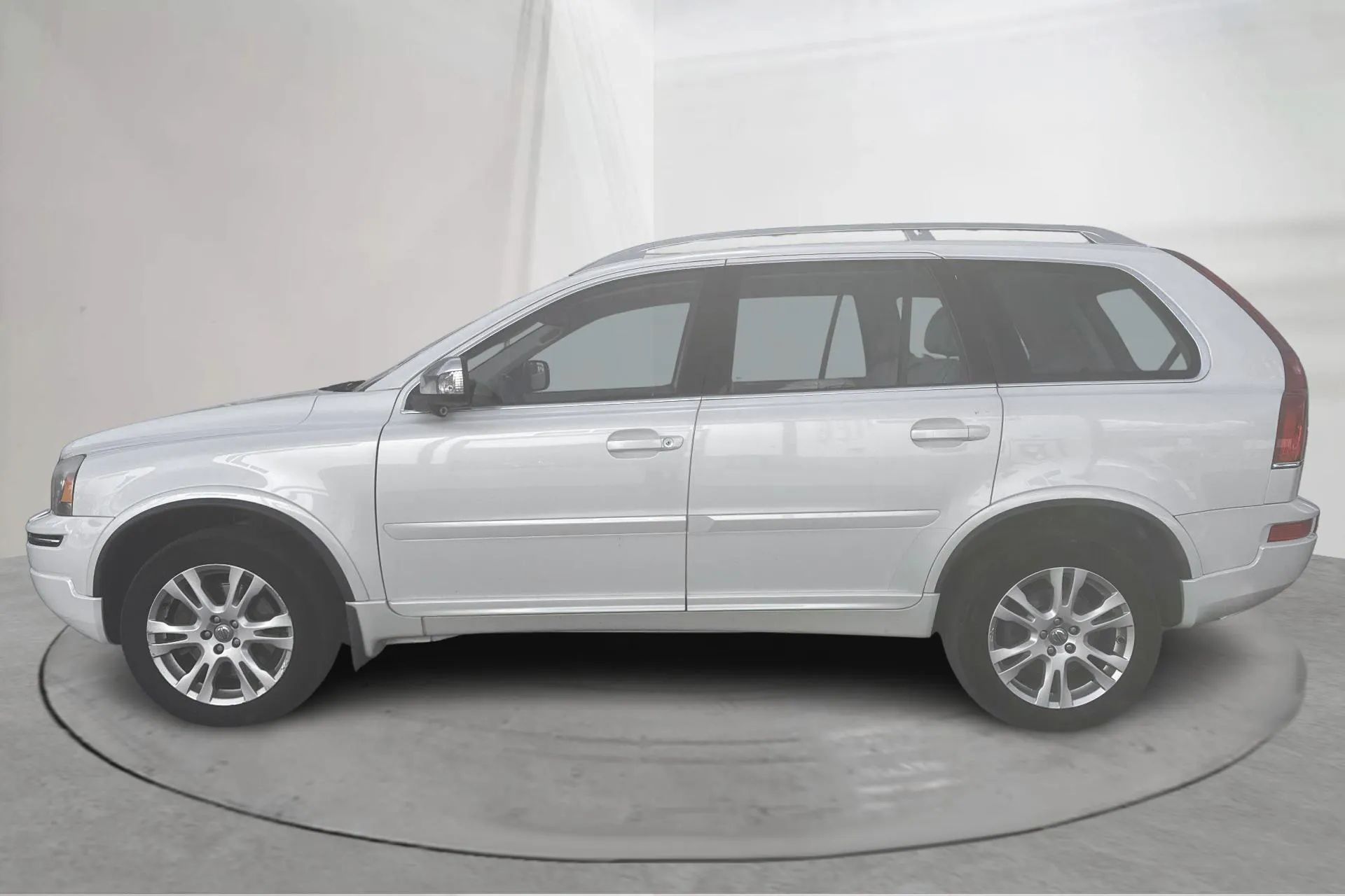 Presentationsfoto 2 av 17: Volvo XC90 D5 AWD (200hk) - 26 856 mil - Automat - vit - 2014