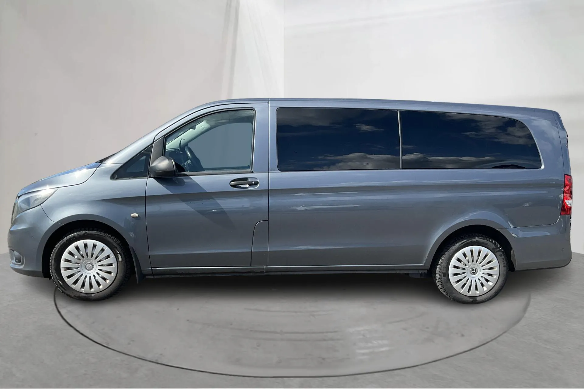 Presentationsfoto 2 av 17: Mercedes Vito Tourer 116 CDI 4MATIC W640 (163hk) - 26 729 mil - Automat - grå - 2018