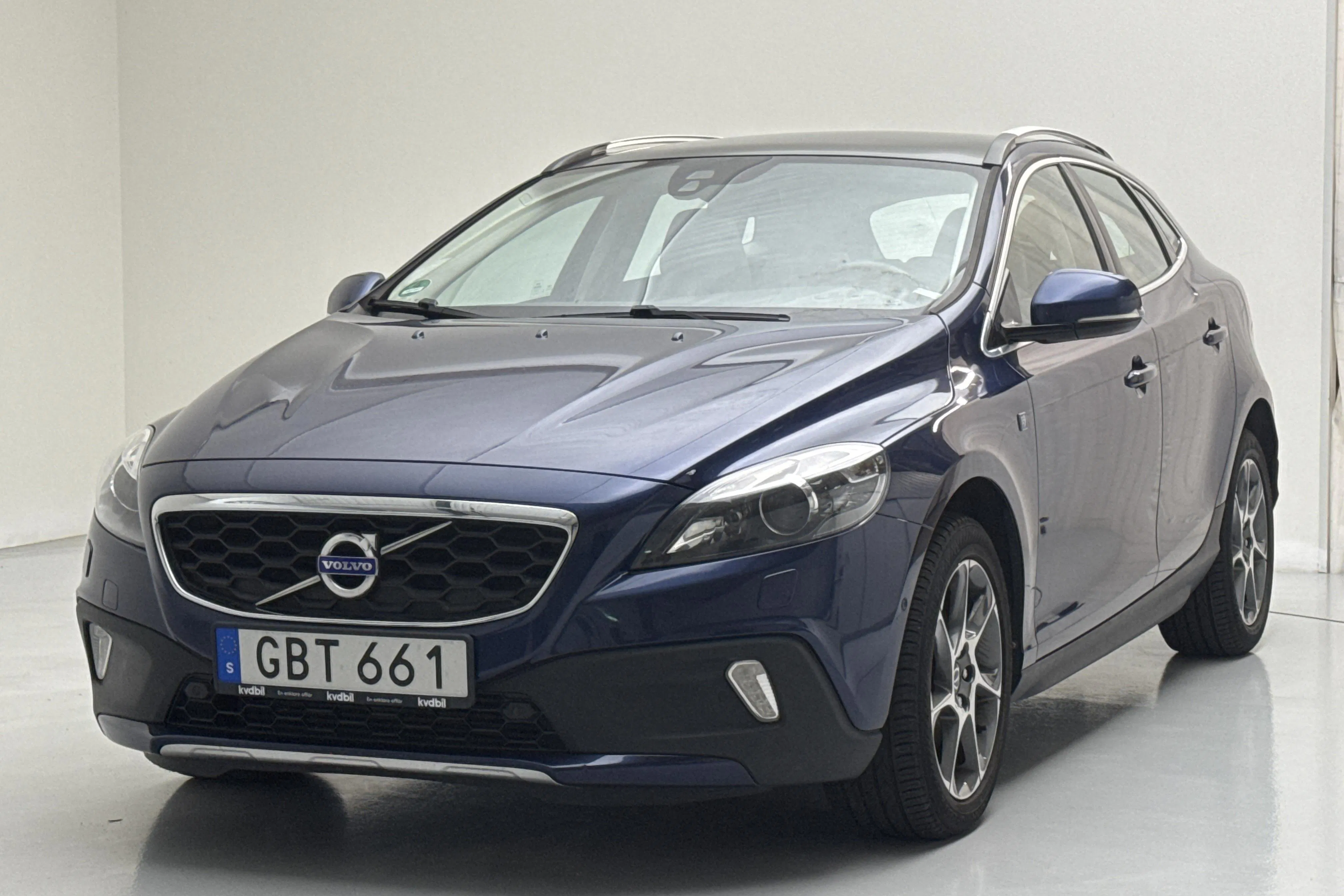 Presentation photo 1 of 17: Volvo V40 Cross Country D2 (120hk) - 179 210 km - Manual - blue - 2016