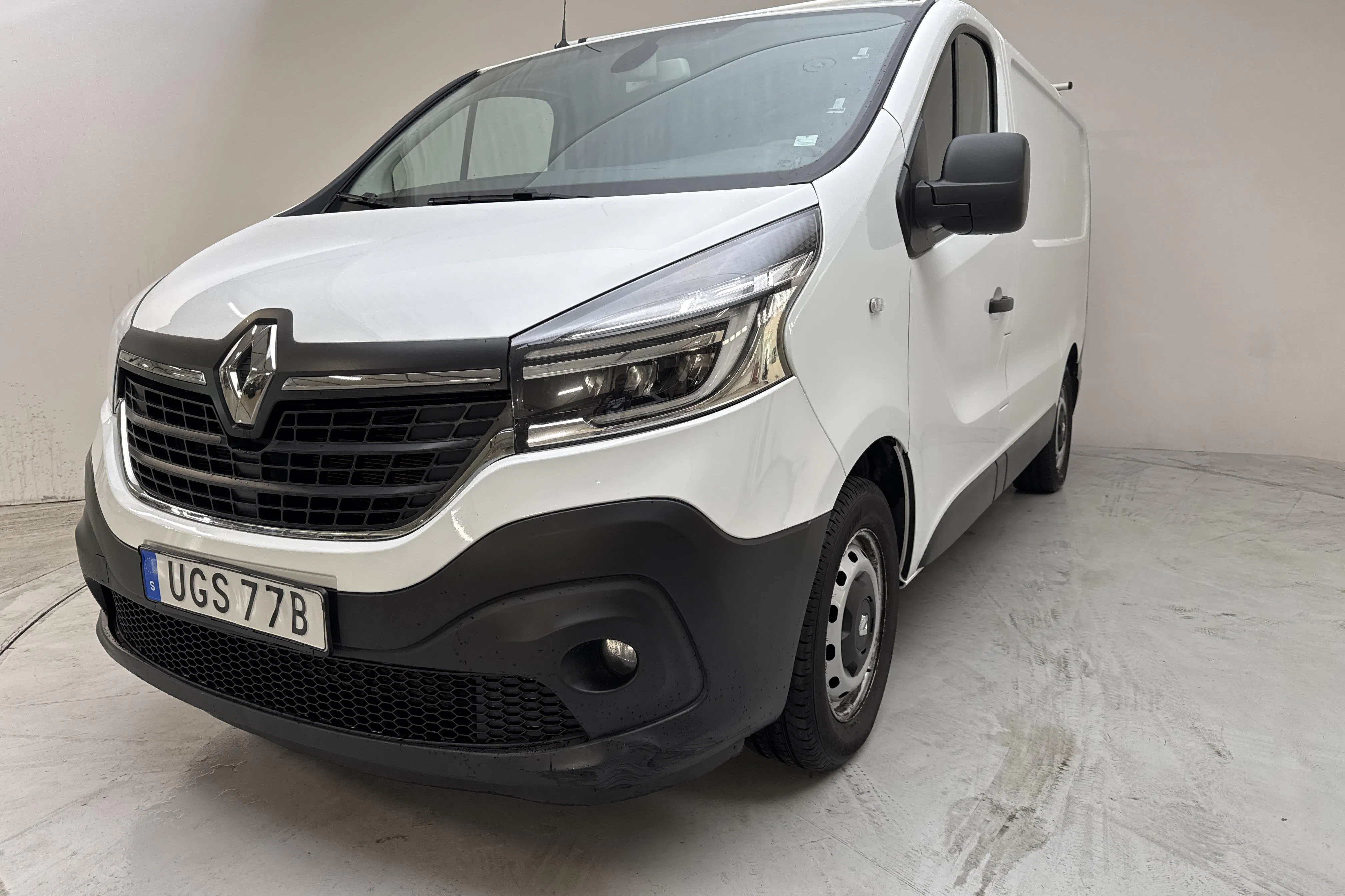 Presentation photo 1 of 14: Renault Trafic 2.0 dCi Skåp (145hk) - 185 120 km - Automatic - white - 2021