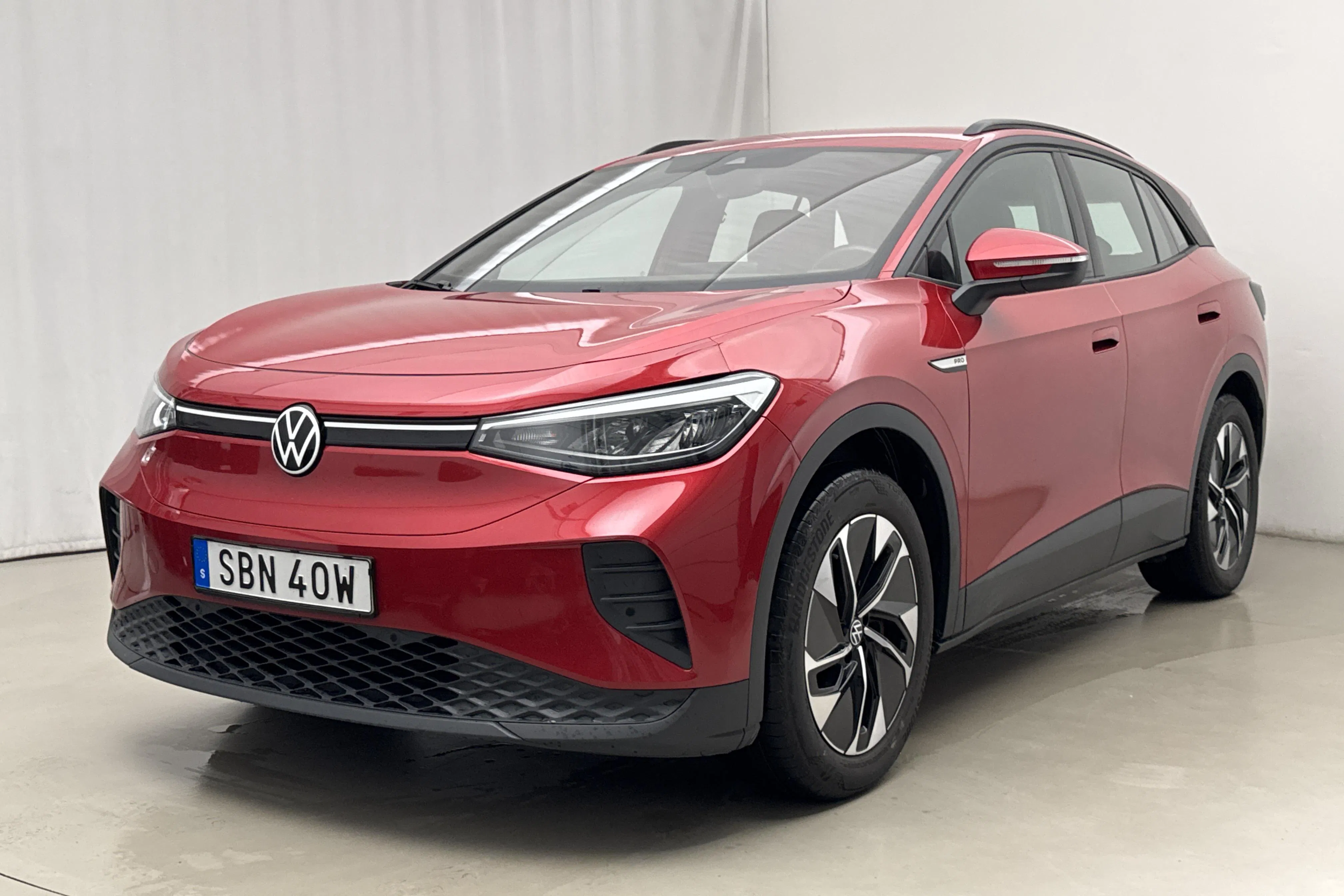 Presentationsfoto 1 av 22: VW ID.4 77kWh (204hk) - 5 084 mil - Automat - Mörkröd - 2024