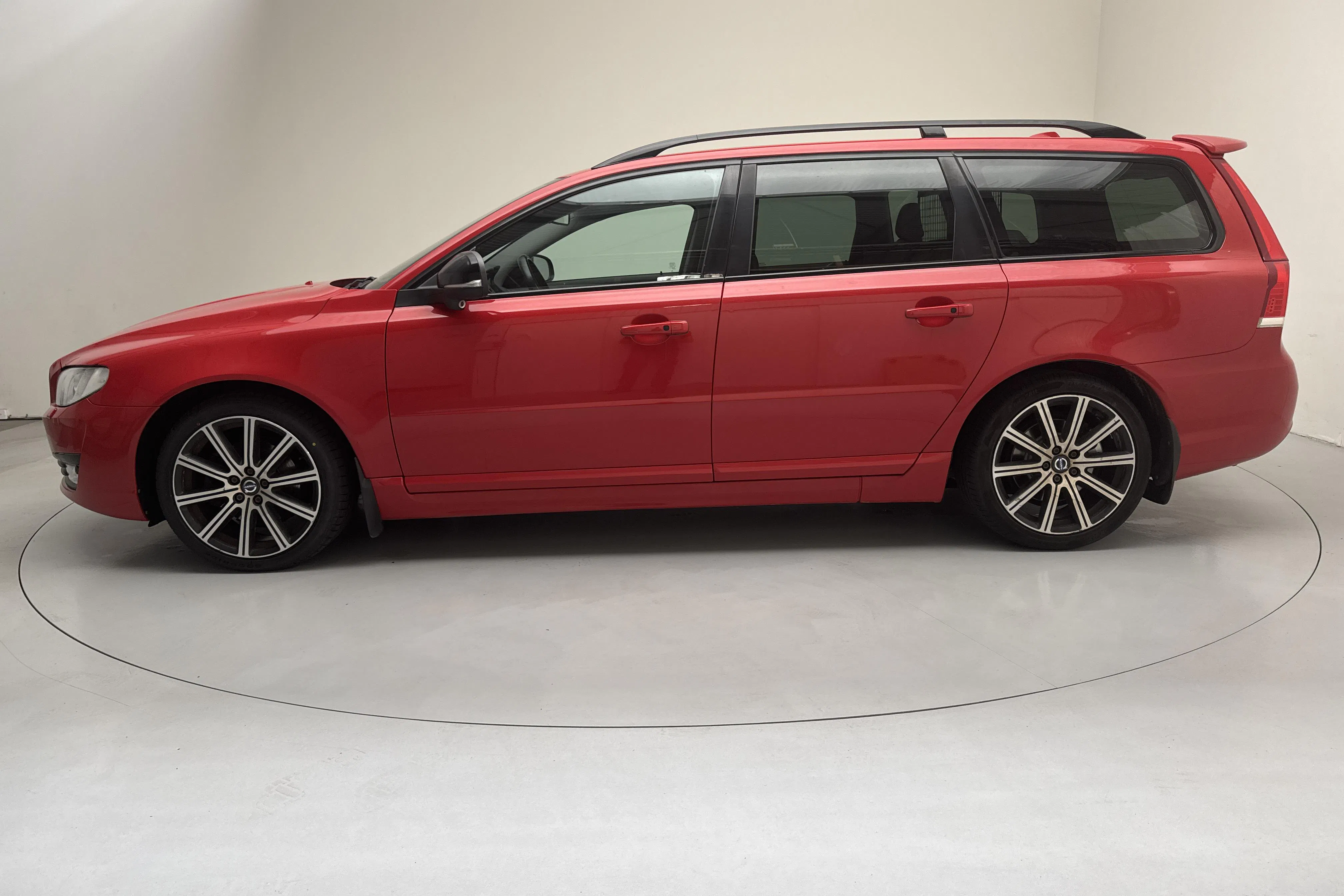 Presentation photo 2 of 16: Volvo V70 II D4 (181hk) - 281 390 km - Manual - red - 2016