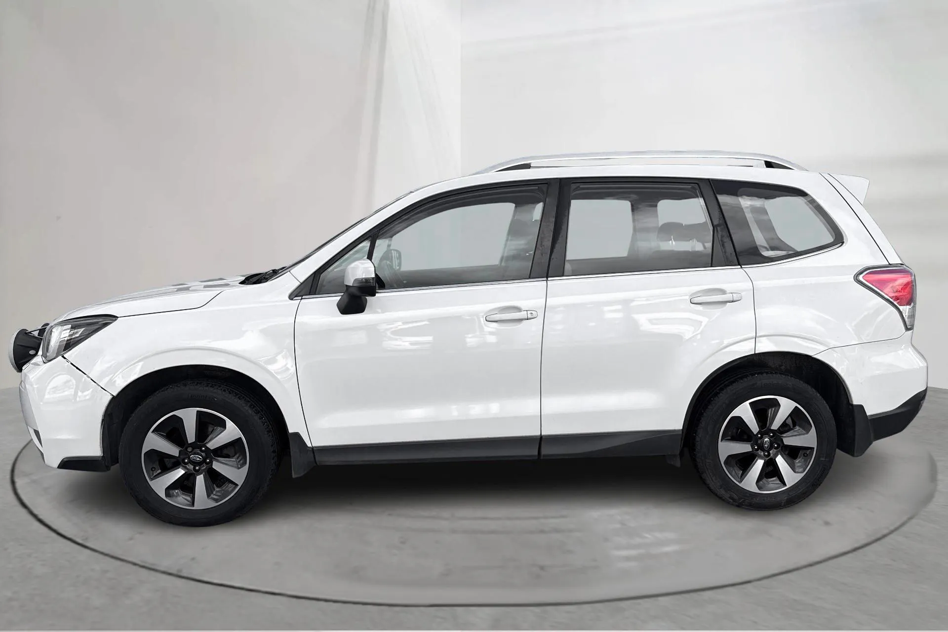 Presentationsfoto 2 av 14: Subaru Forester 2.0 (150hk) - 20 994 mil - Automat - vit - 2019