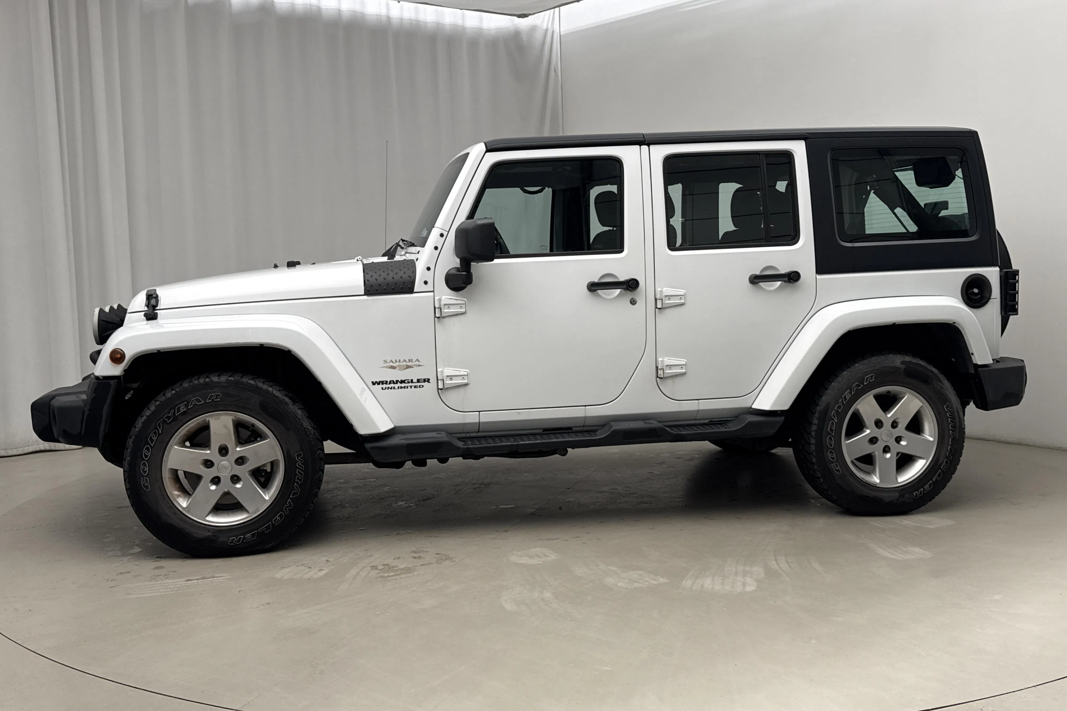 Presentation photo 2 of 16: Jeep Wrangler Unlimited 2.8 CRD 4dr (200hk) - 198 250 km - Automatic - white - 2013