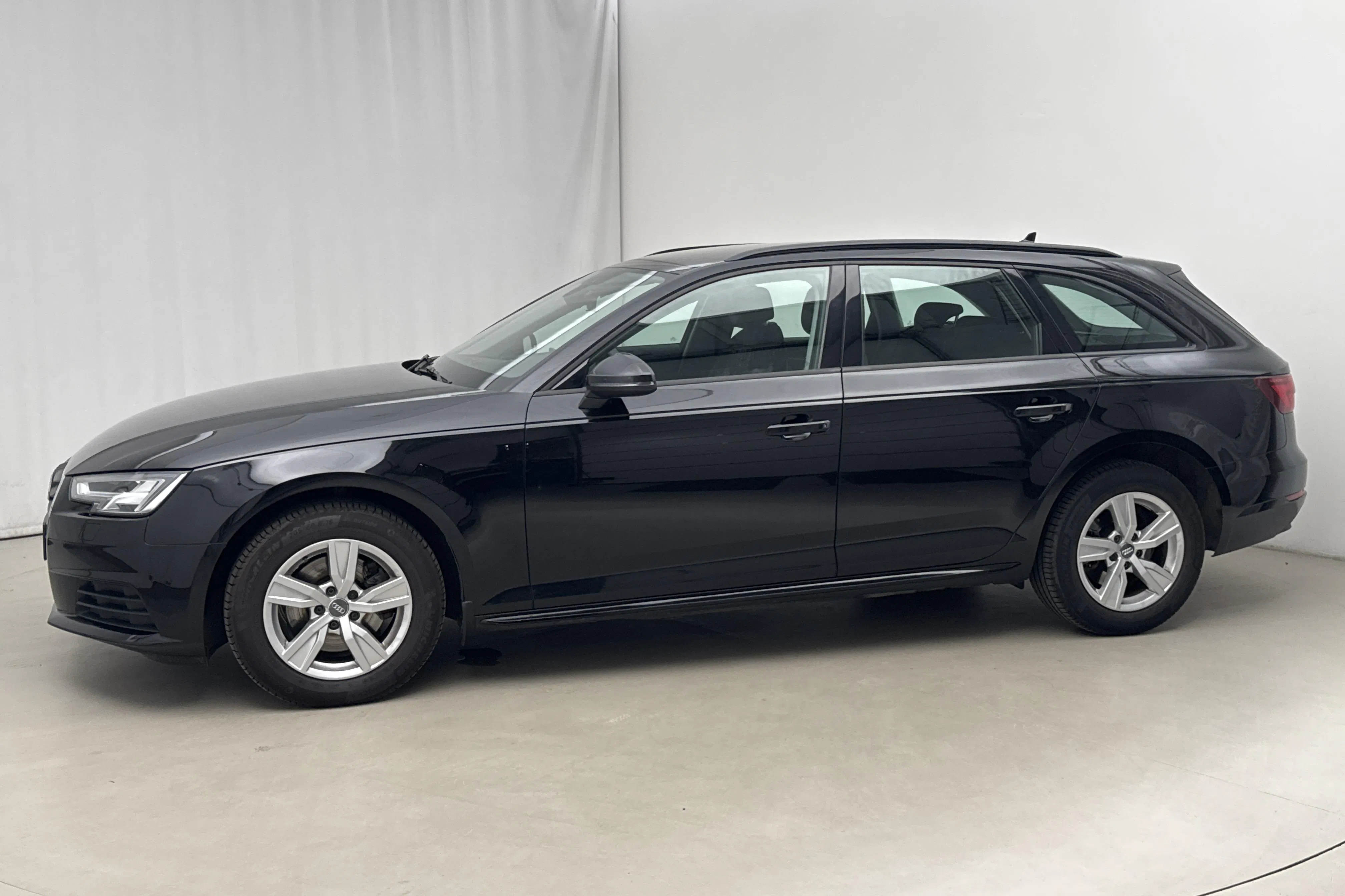 Presentationsfoto 2 av 14: Audi A4 2.0 TDI Avant (150hk) - 14 792 mil - Automat - svart - 2018