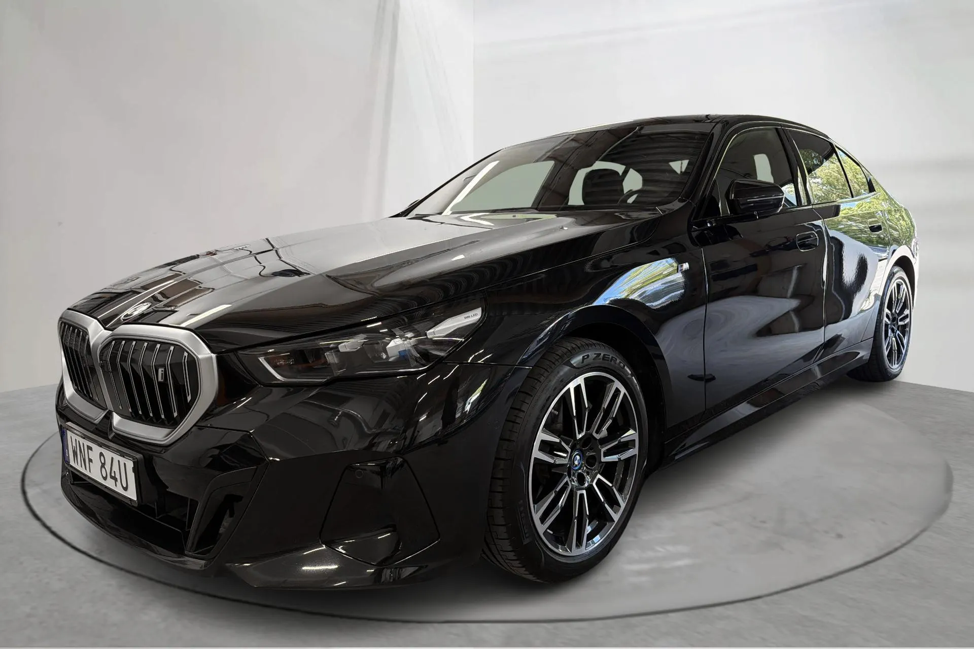 Presentationsfoto 1 av 19: BMW i5 eDrive40 Sedan, G60 (340hk) - 6 477 mil - Automat - svart - 2024