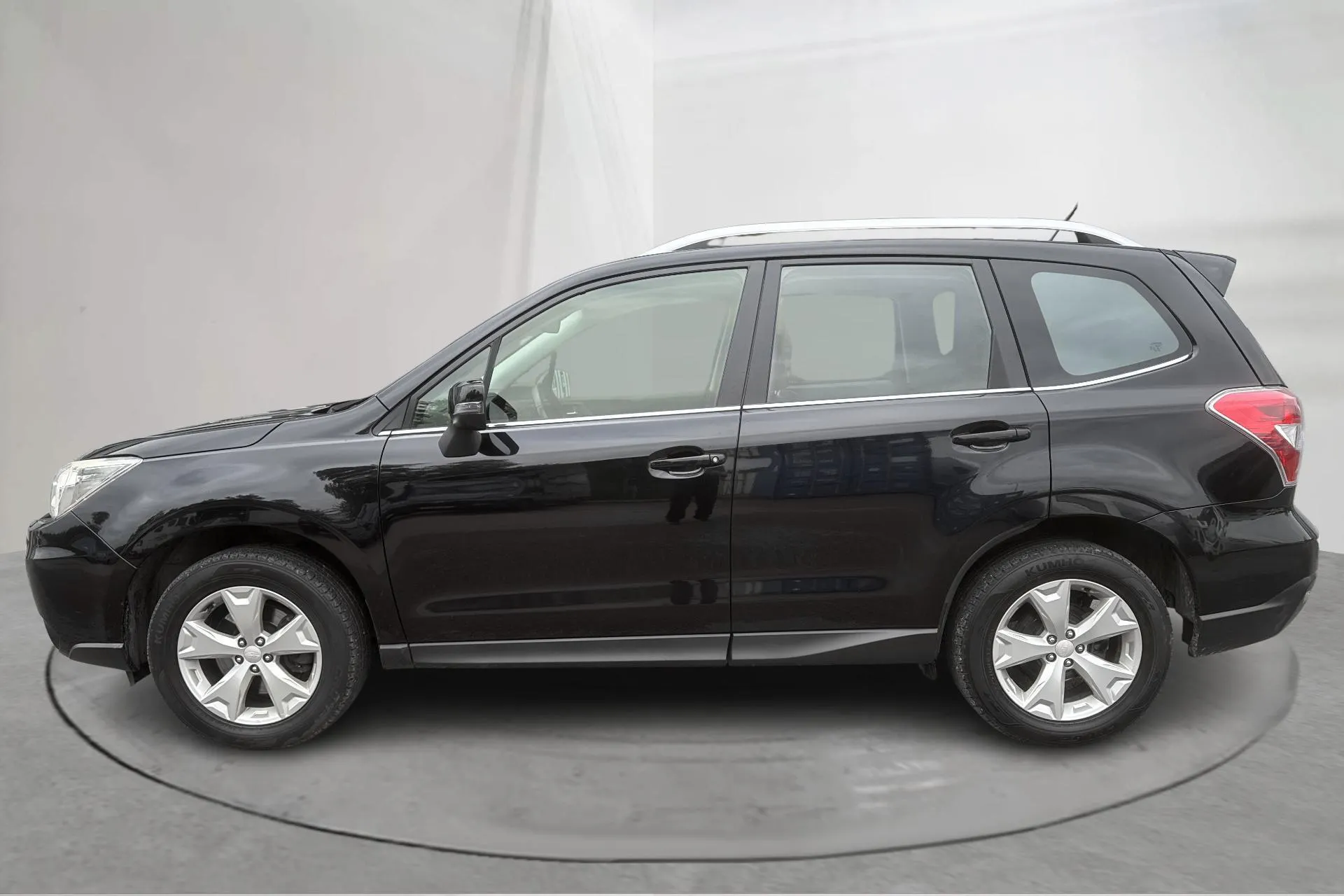 Presentation photo 2 of 15: Subaru Forester 2.0D (147hk) - 203 060 km - Manual - black - 2014