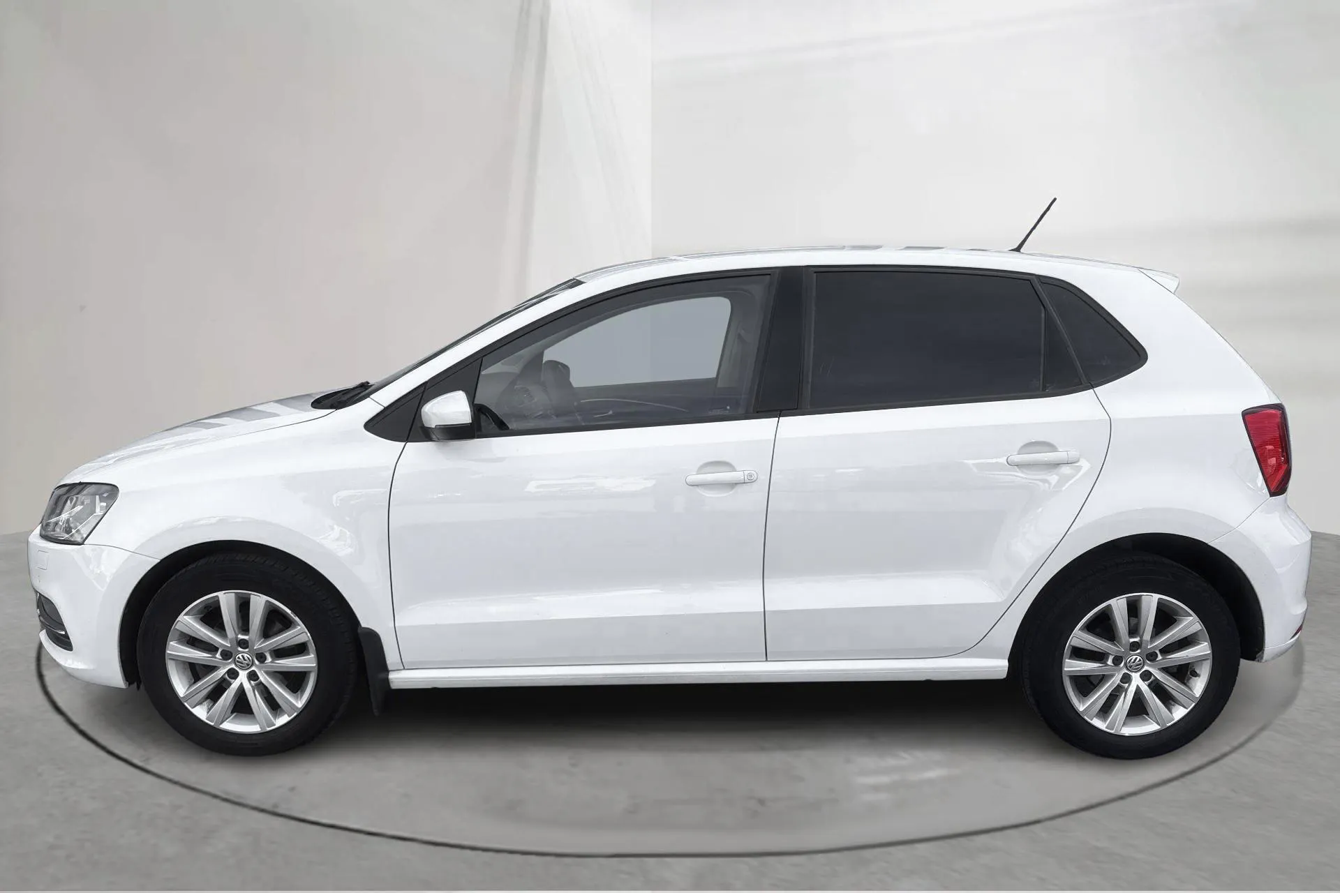 Presentationsfoto 2 av 14: VW Polo 1.2 TSI 5dr (90hk) - 8 784 mil - Manuell - vit - 2017