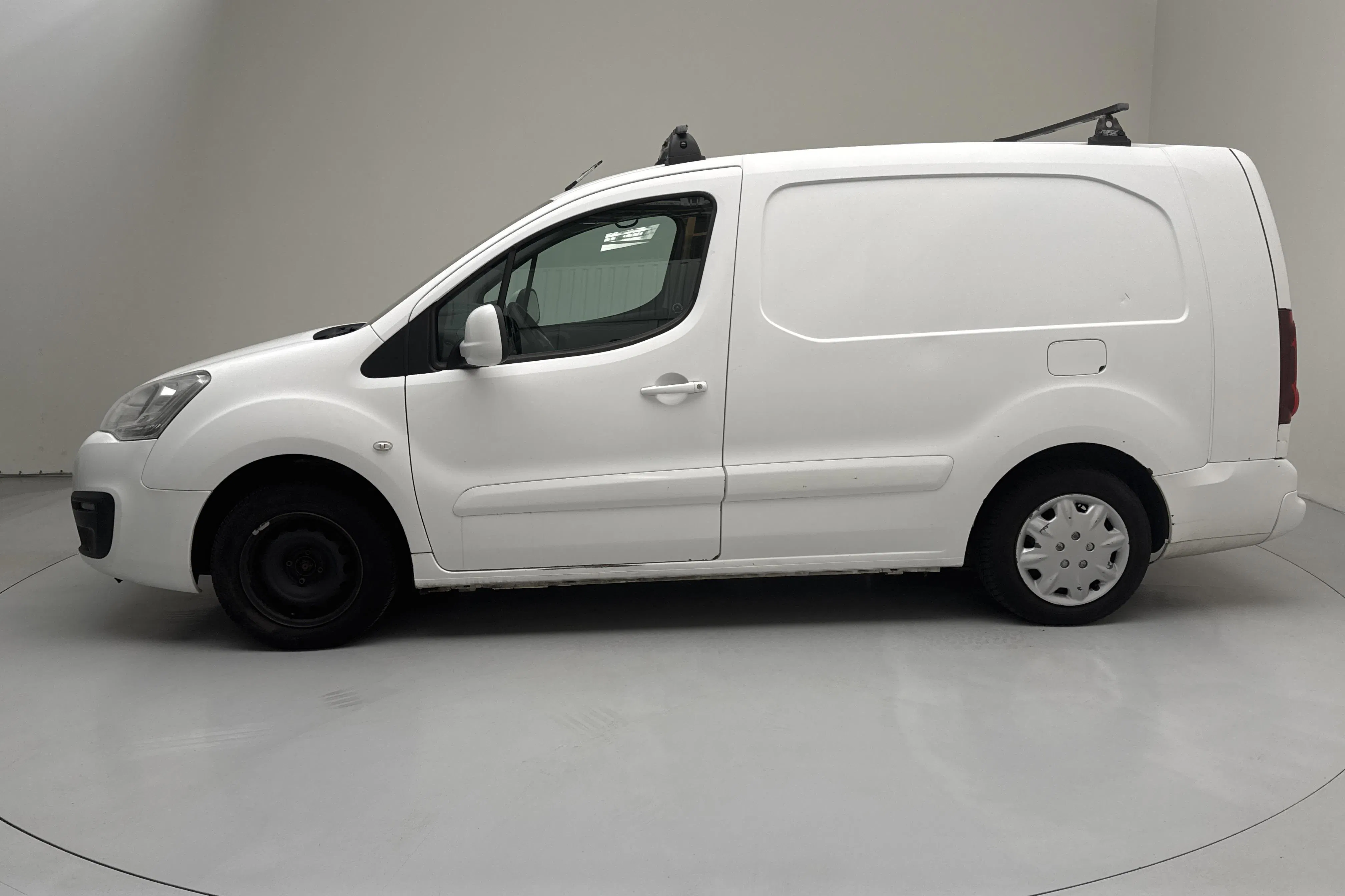 Presentationsfoto 2 av 12: Citroën Berlingo 1.6 BlueHDi Skåp (100hk) - 25 077 mil - Manuell - vit - 2016